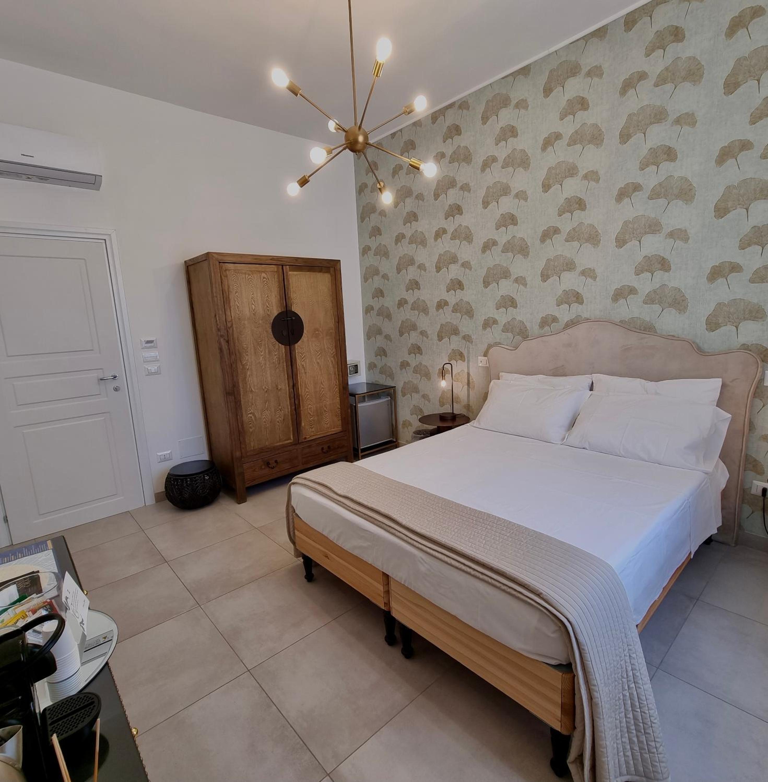 Deluxe Double Room - Photo 8