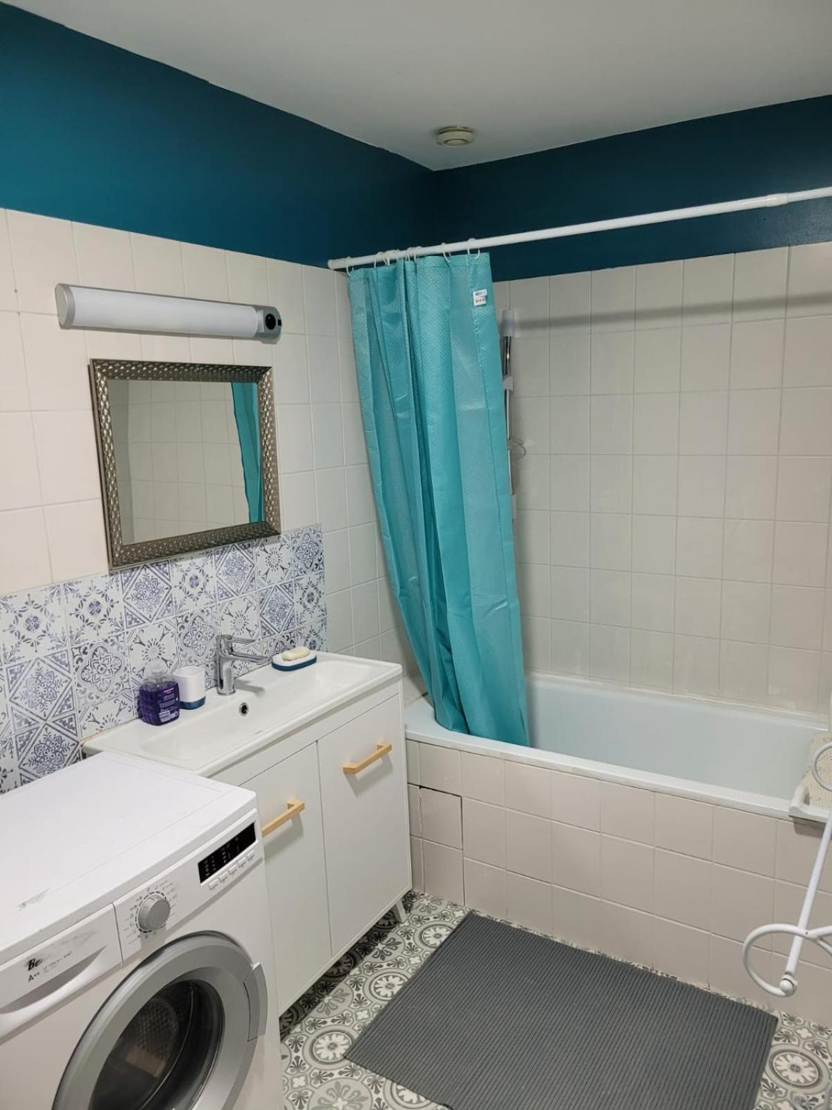 Three-Bedroom House photo 3
