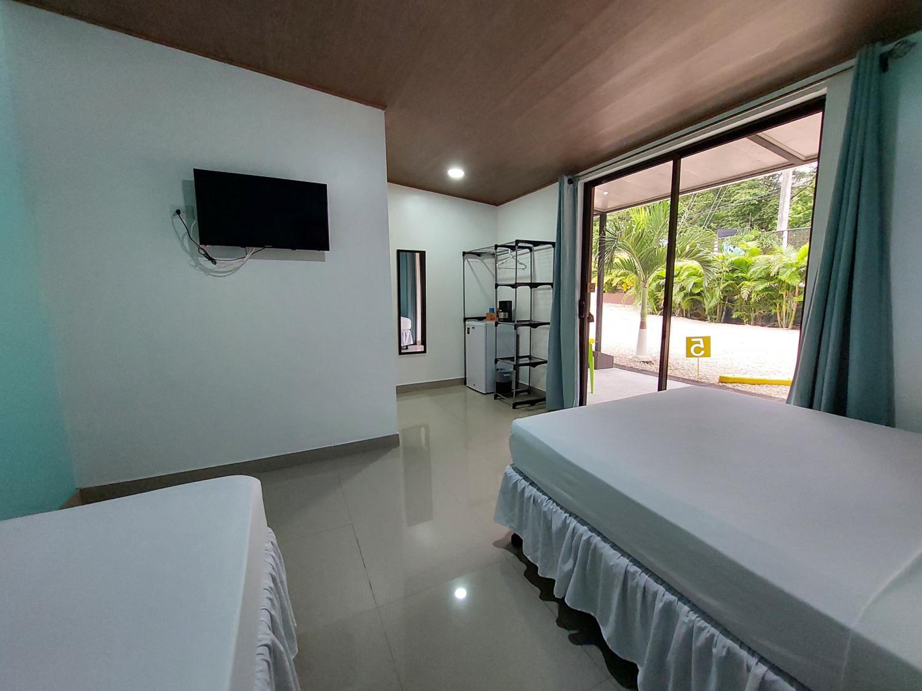 Habitación Cuádruple con Baño Privado