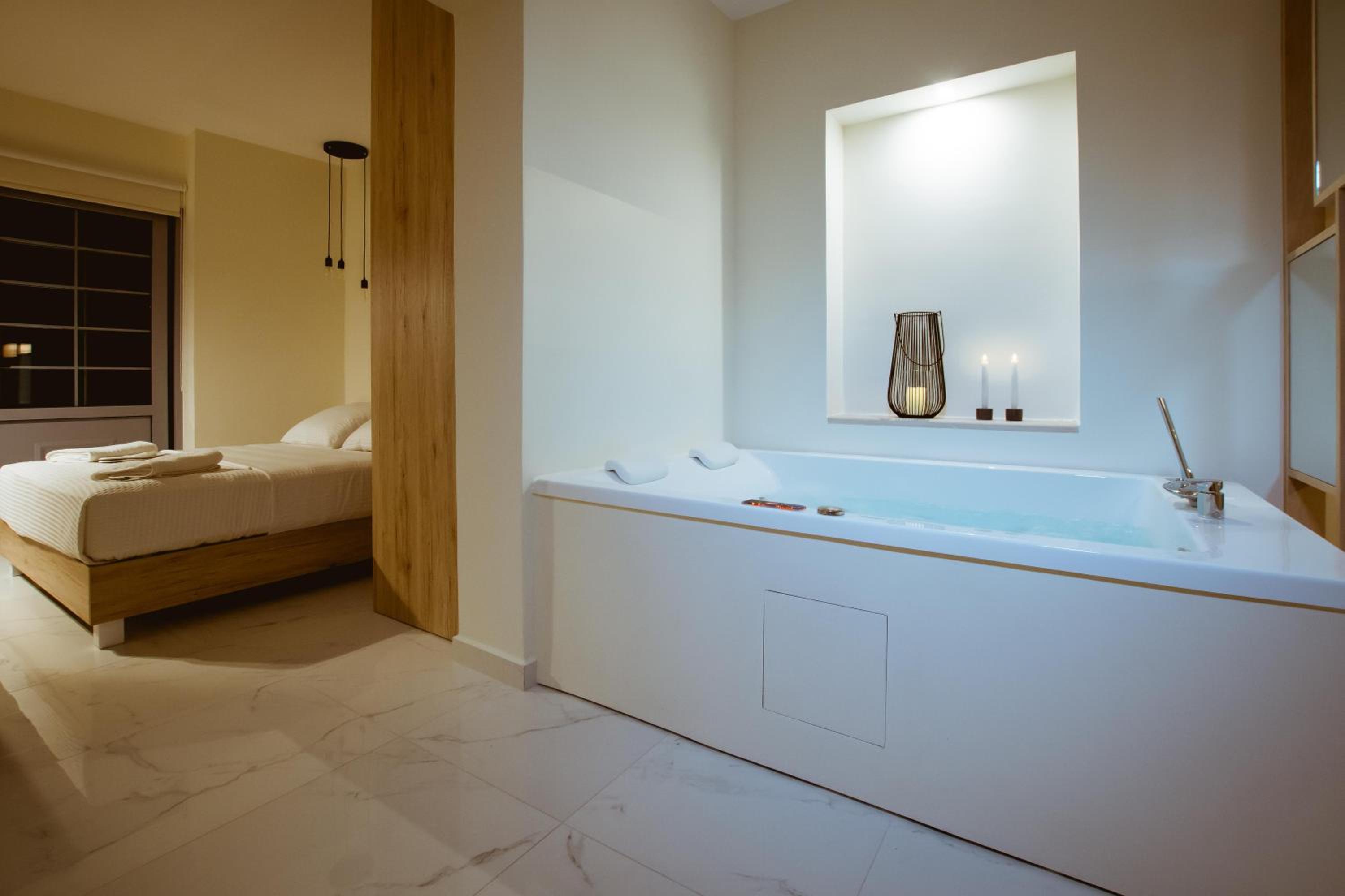 Suite with Spa Bath - Photo 23