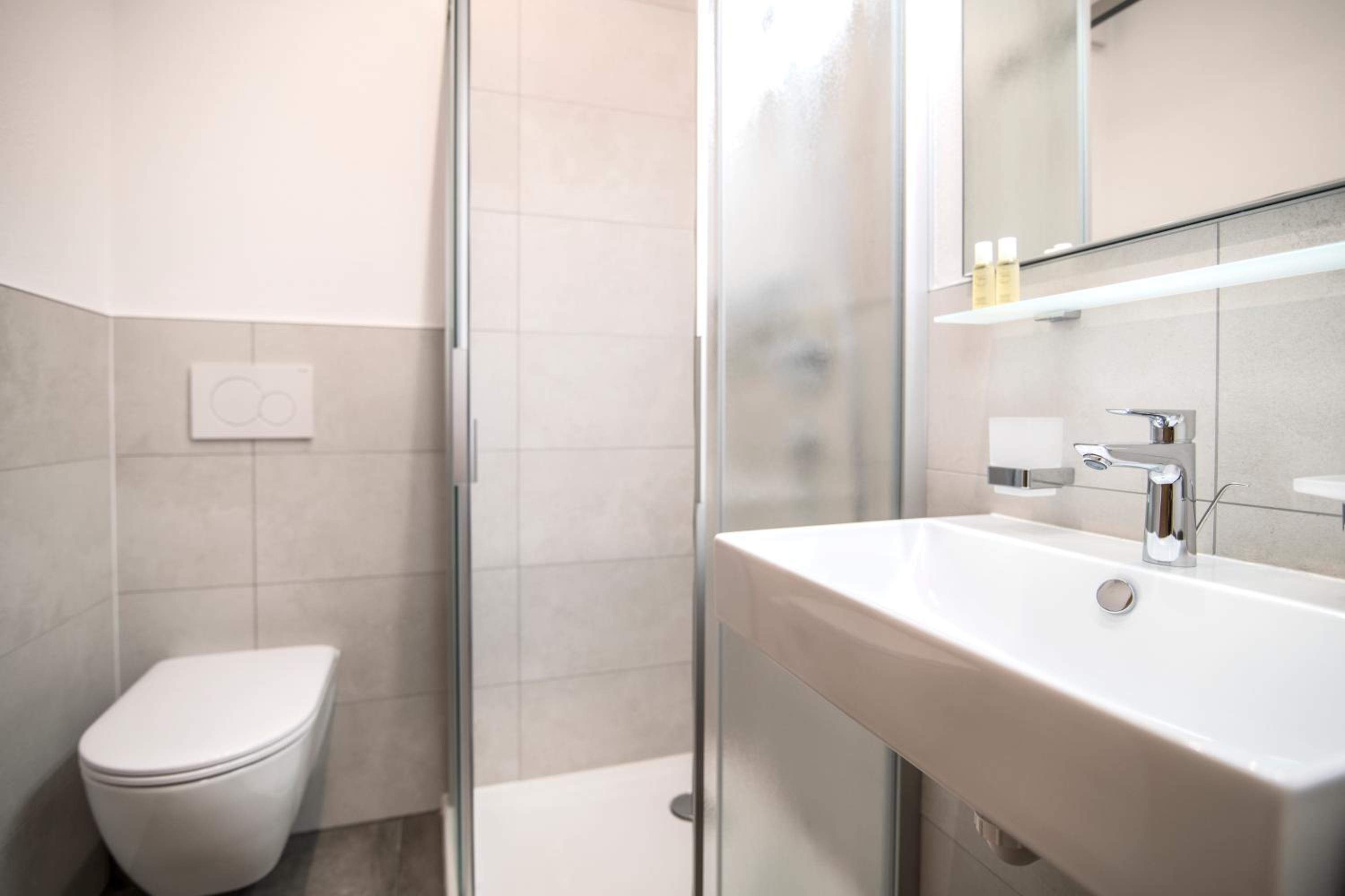 Apartment with Shower photo 3