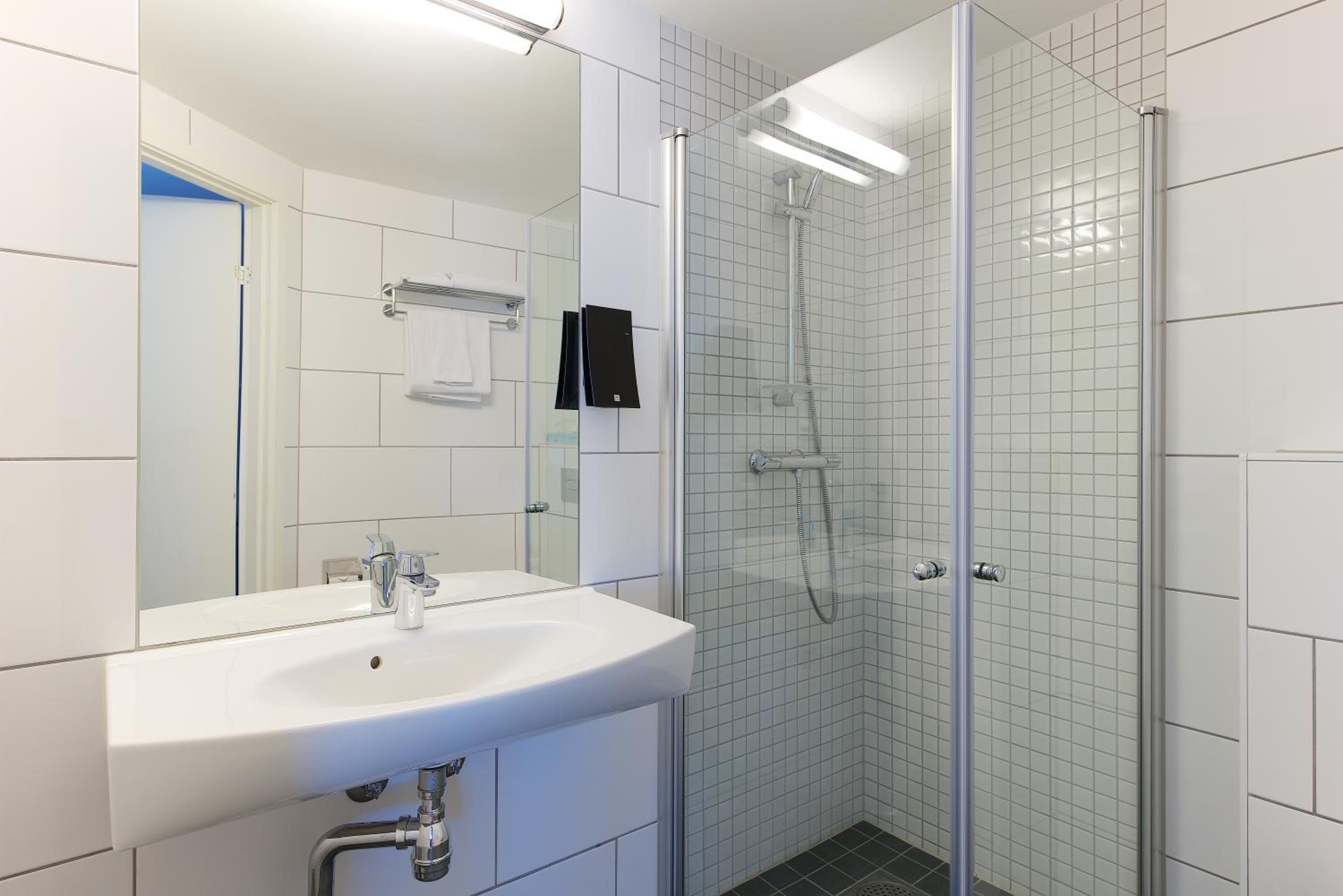 Standard Double or Twin Room - Photo 5