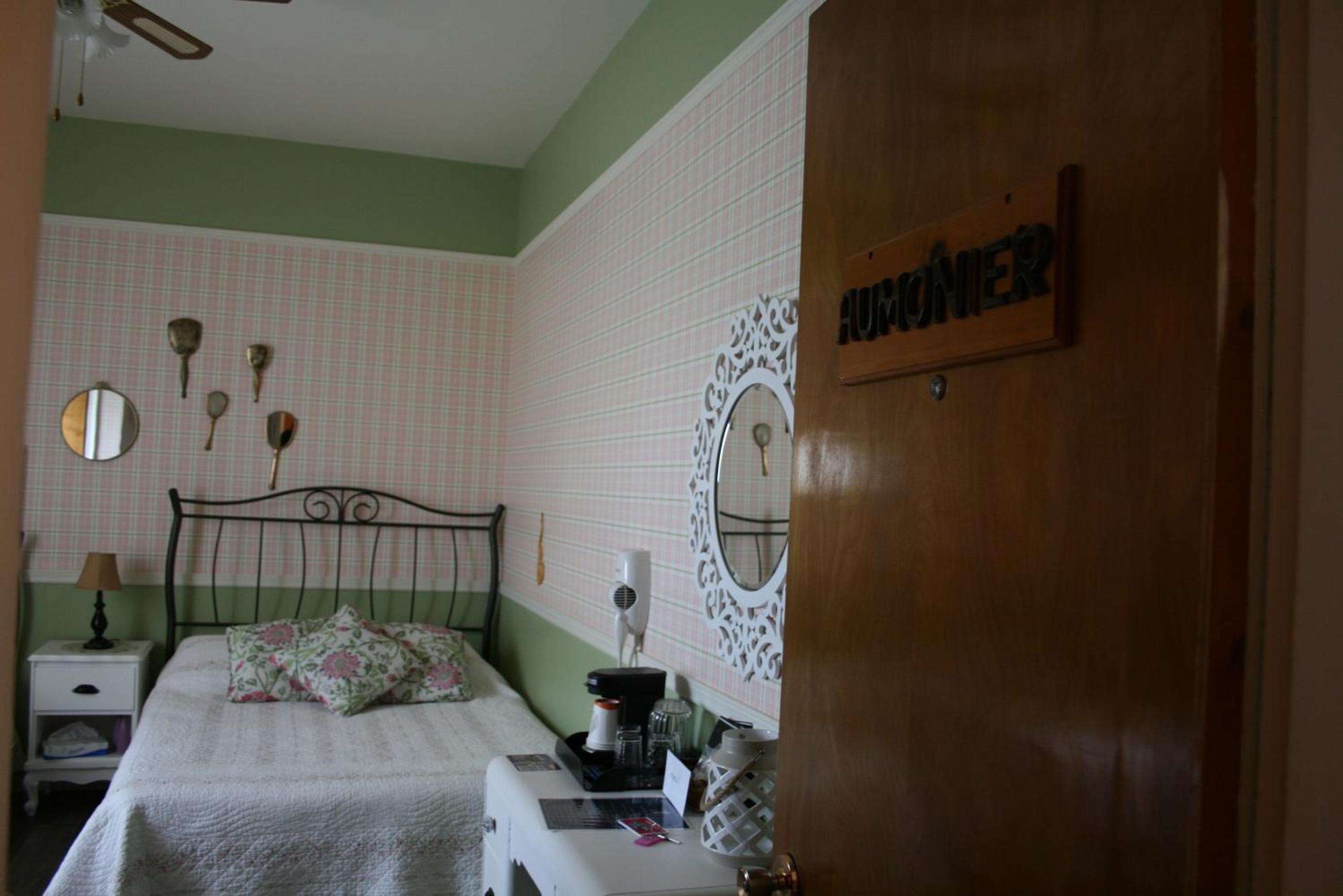 Standard Triple Room photo 2