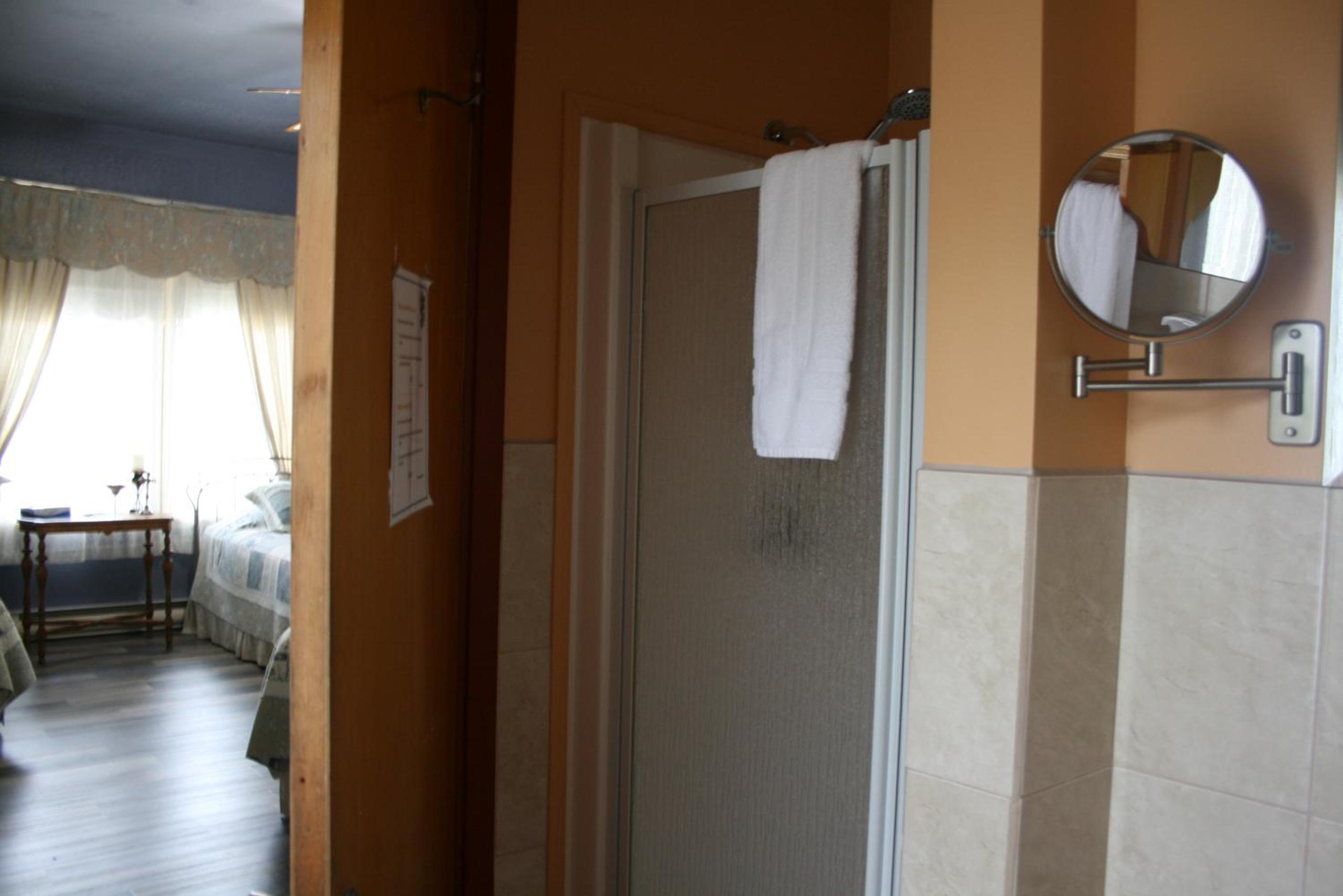 Double and Twin Room (5 Adults) photo 3