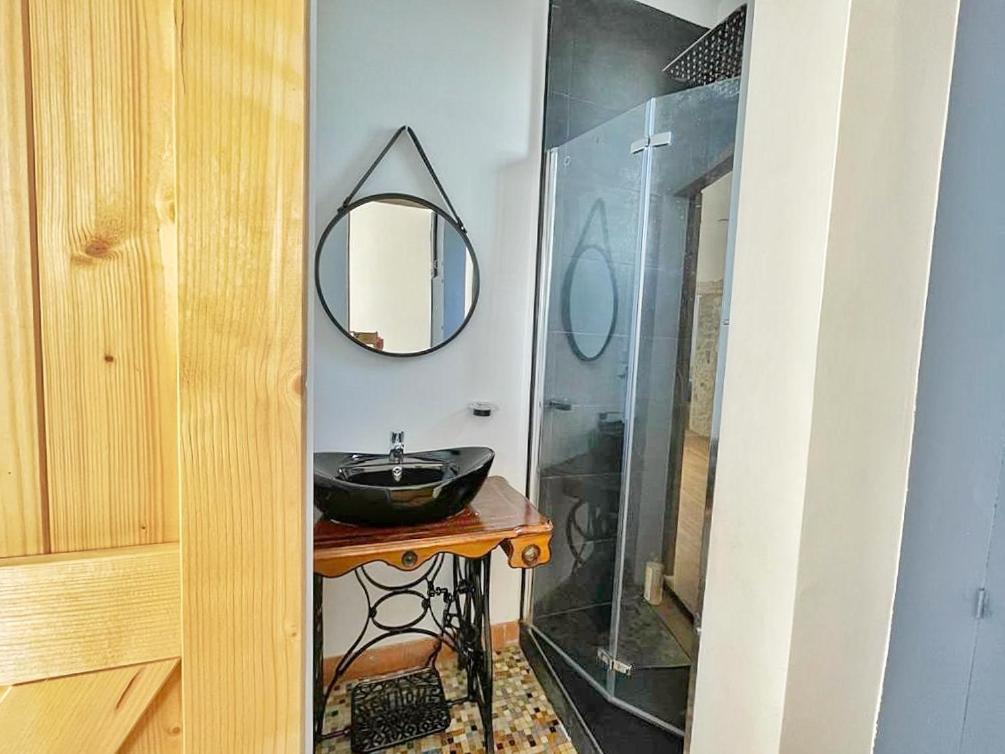 One-Bedroom Apartment - Photo 11
