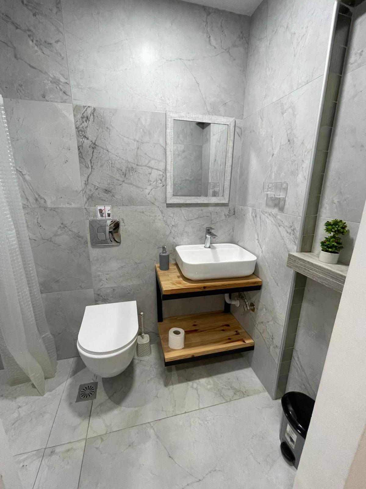 Standard Double Room - Photo 12