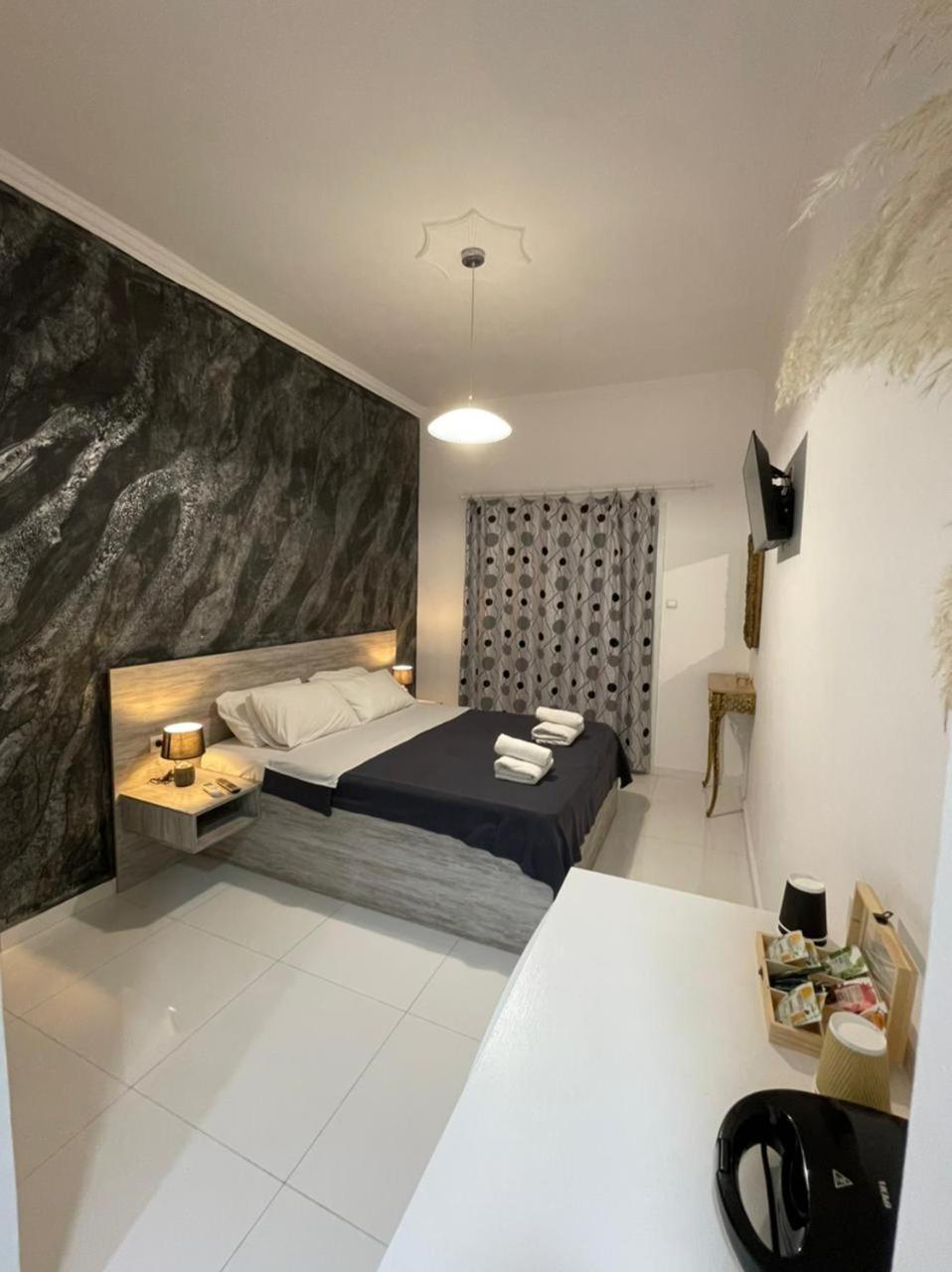 Standard Double Room - Photo 13