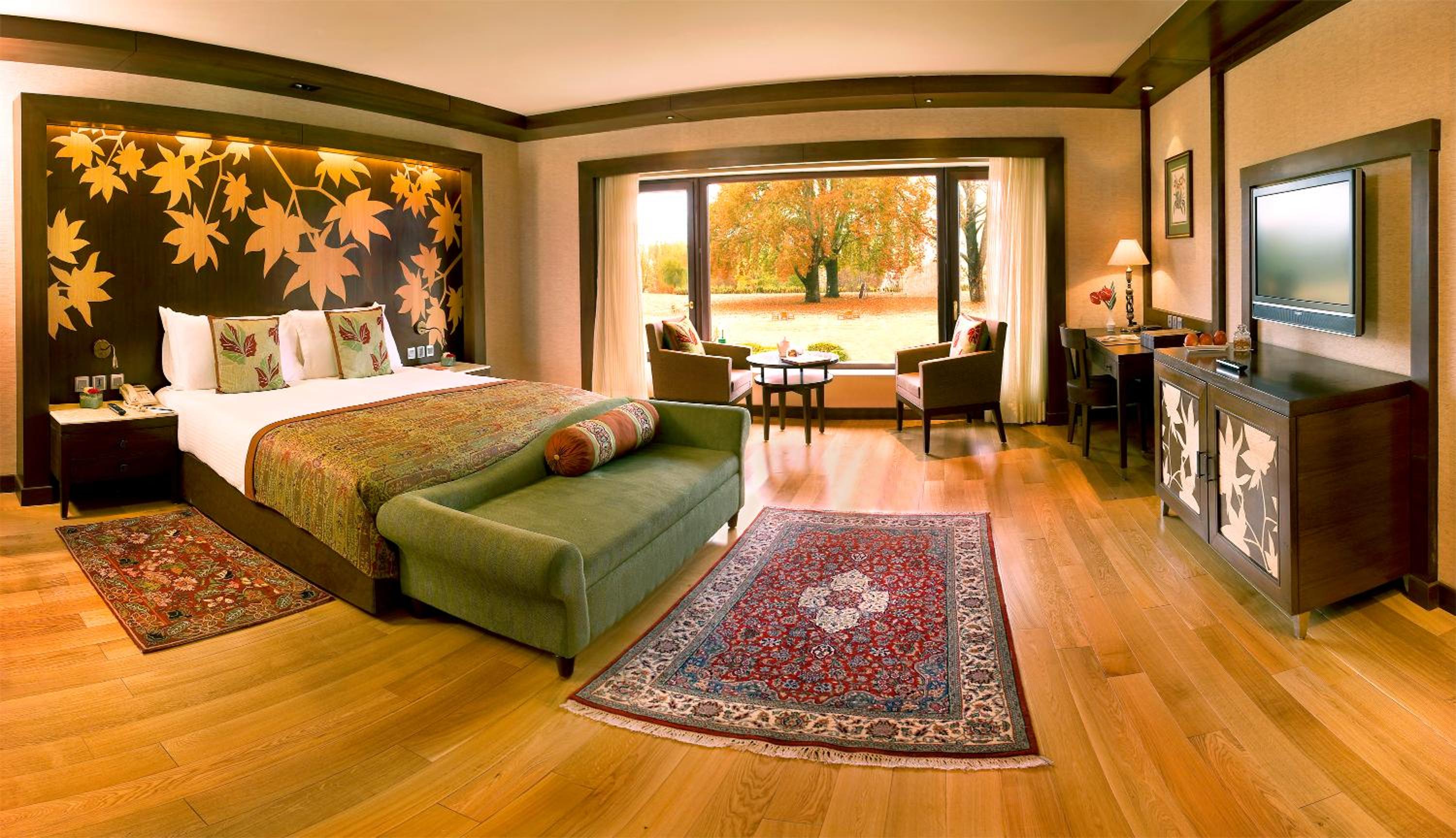 Super Deluxe Ground Floor King Bed - Free WiFi - Photo 1