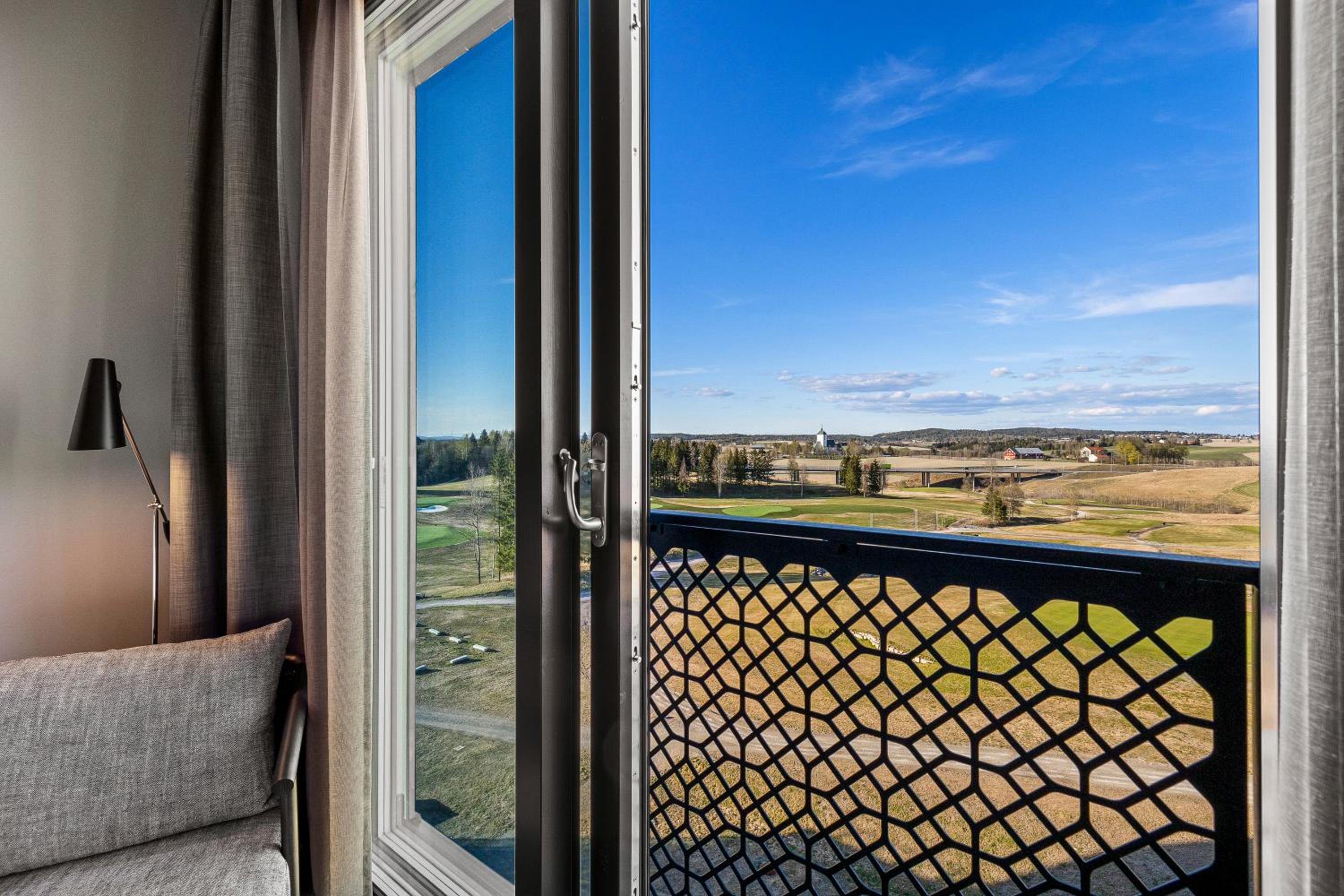 Twin Room with Balcony - Photo 3