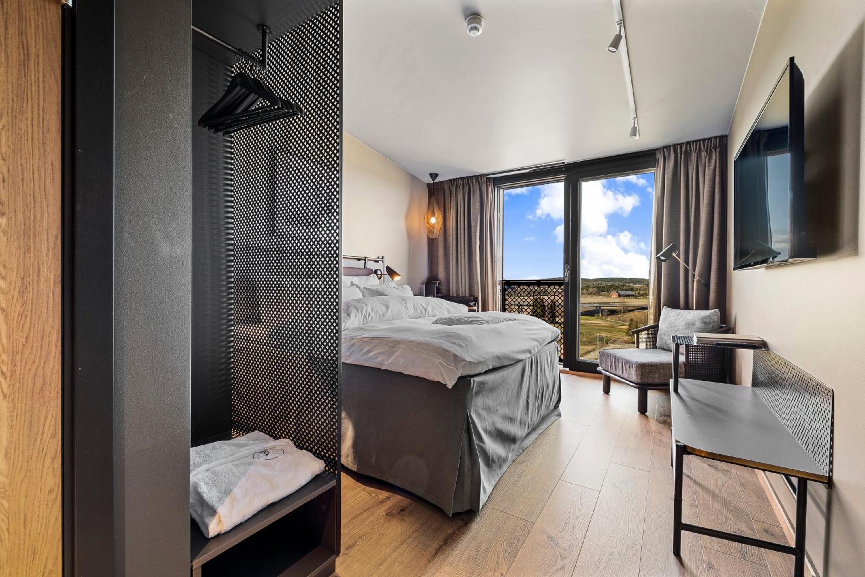 Queen Room with Garden View - Photo 2