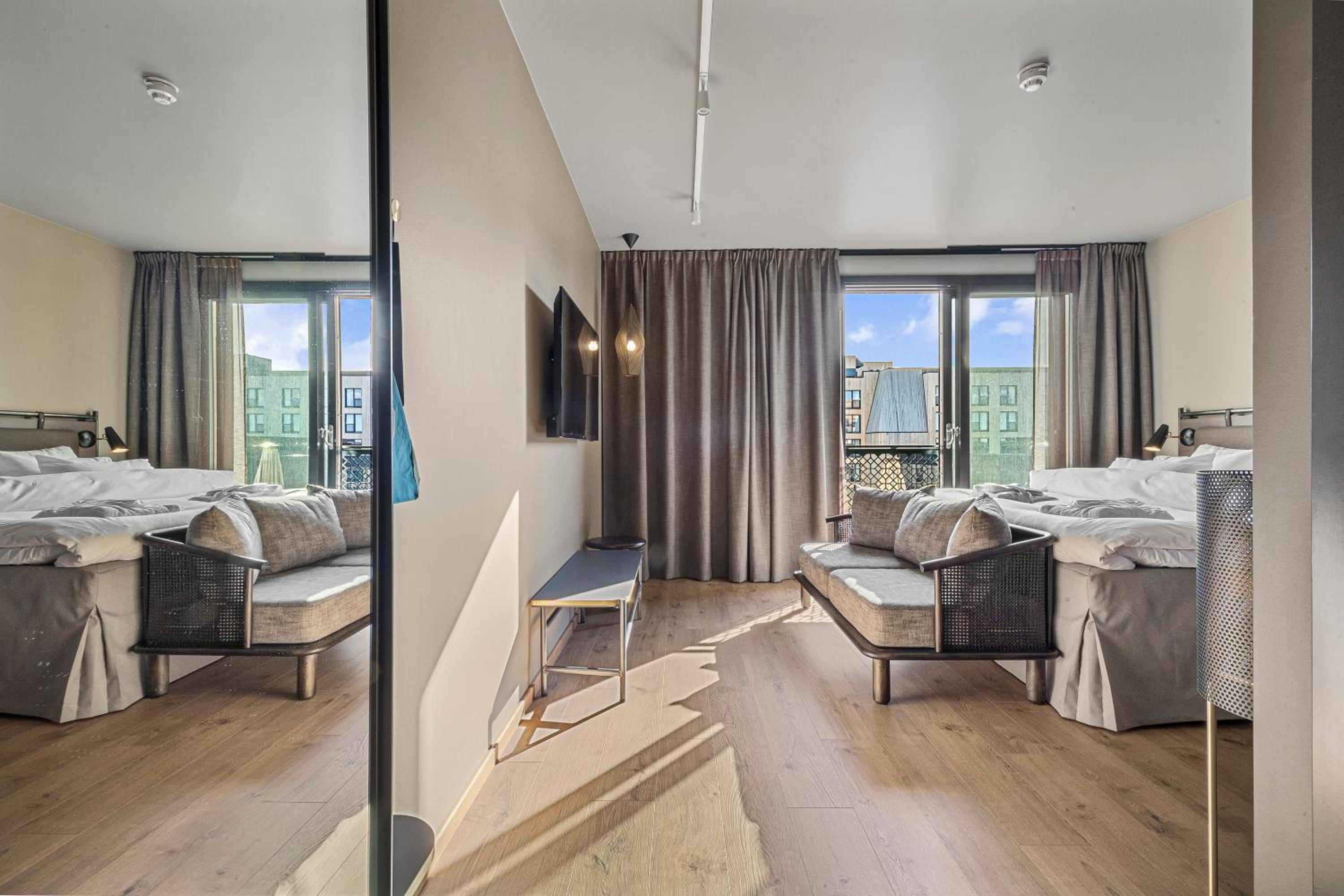Deluxe King Room - Photo 4