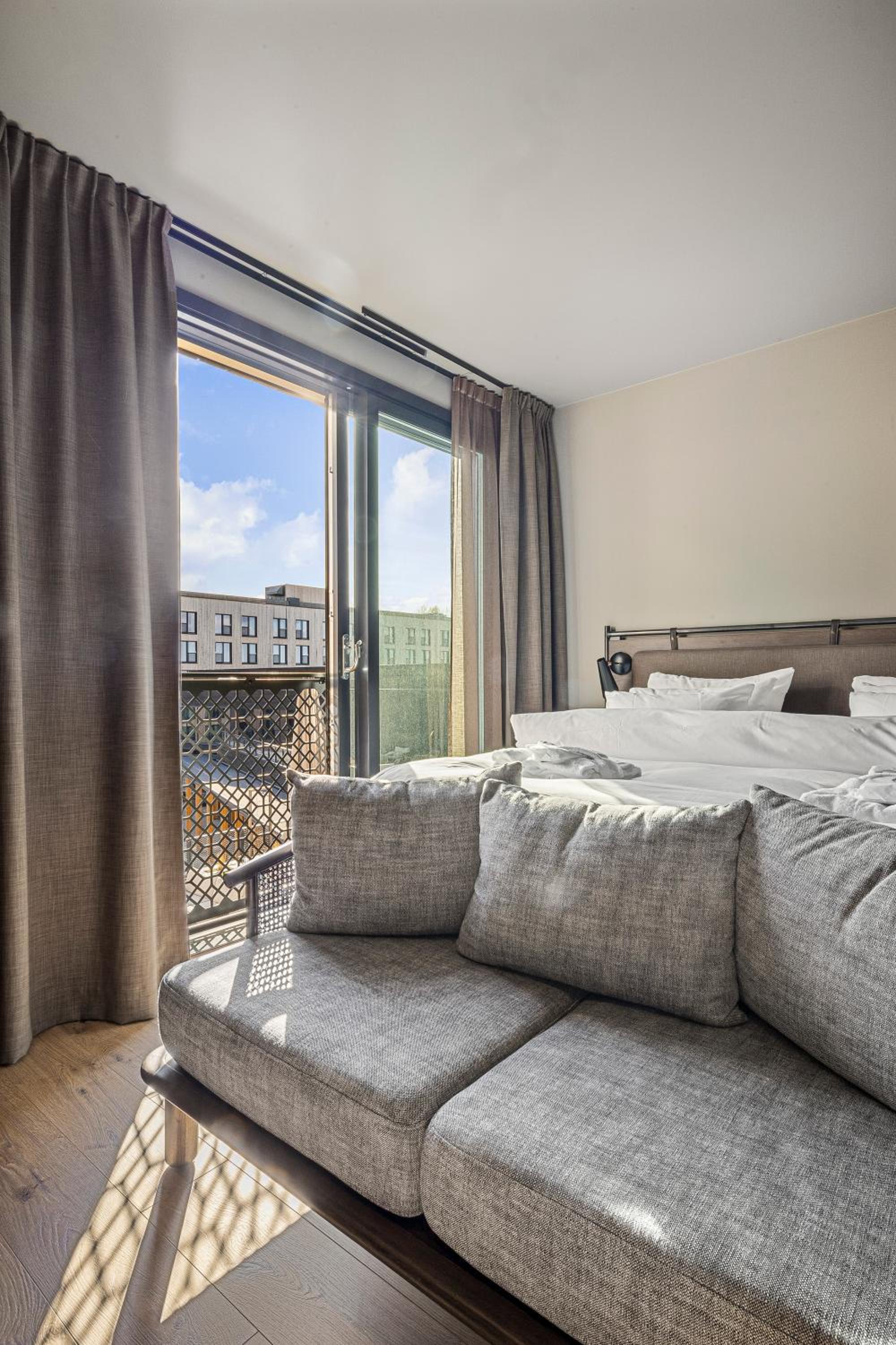 Deluxe King Room - Photo 2