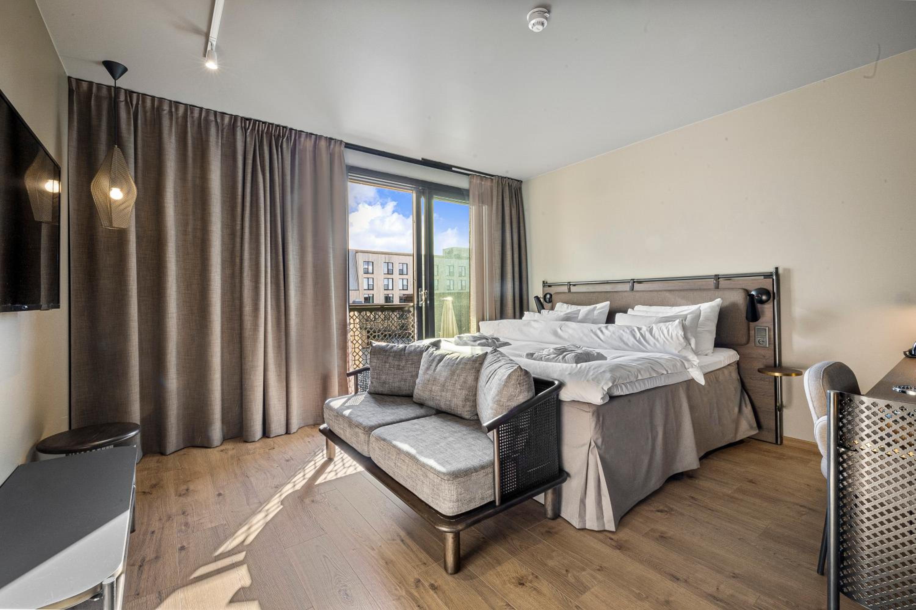 Deluxe King Room - Photo 3