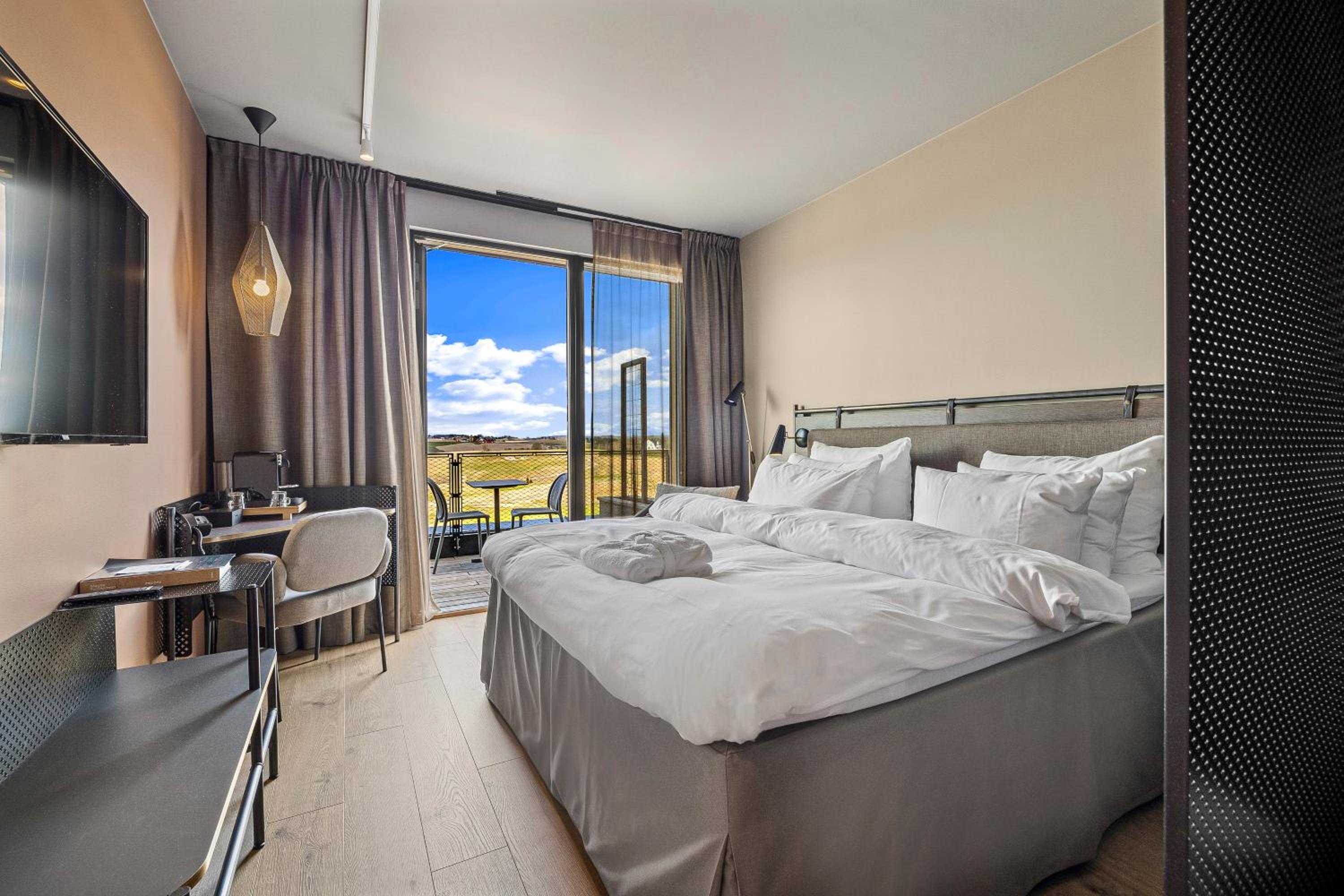 King Room with Balcony - Photo 1