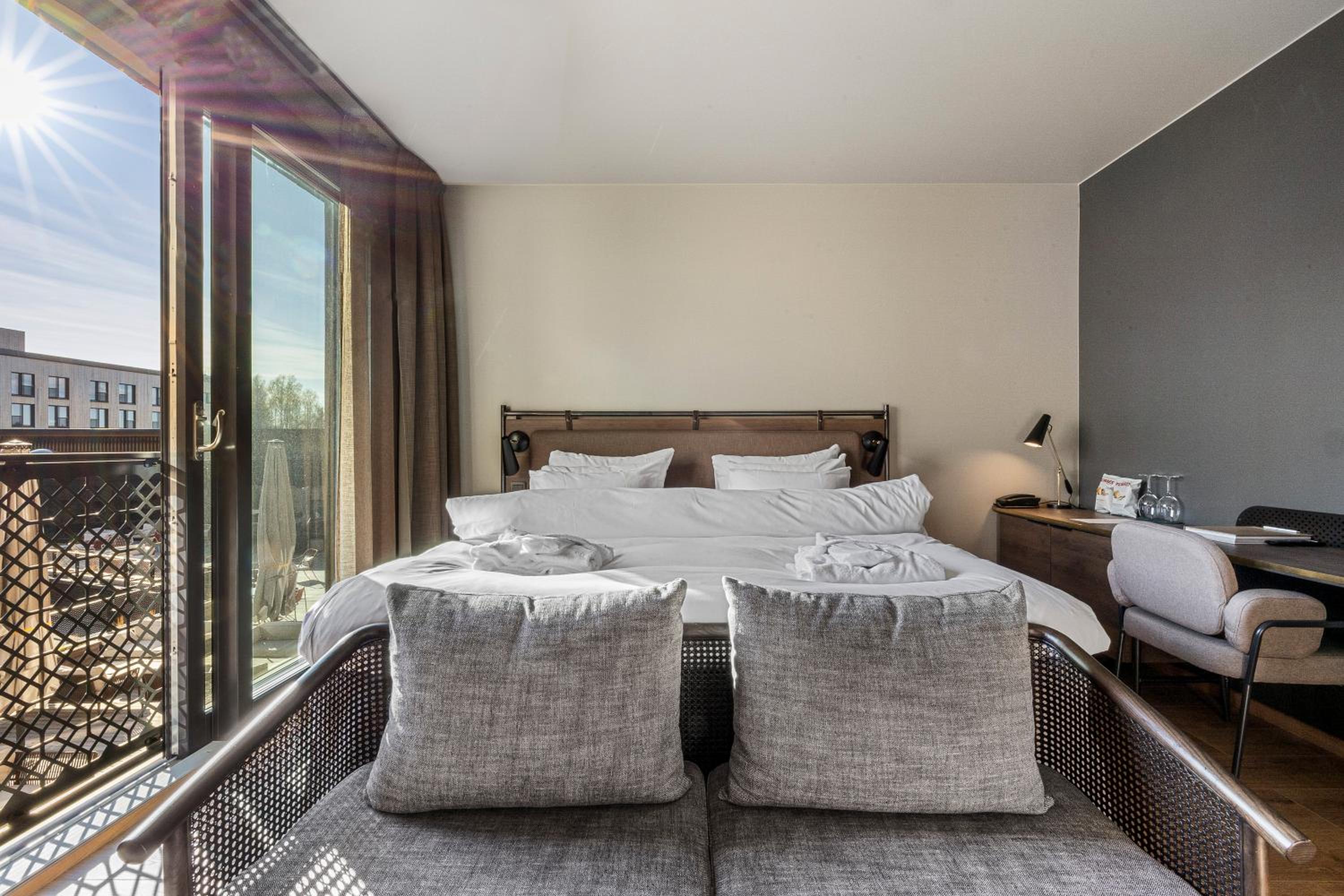 Deluxe King Room - Photo 1