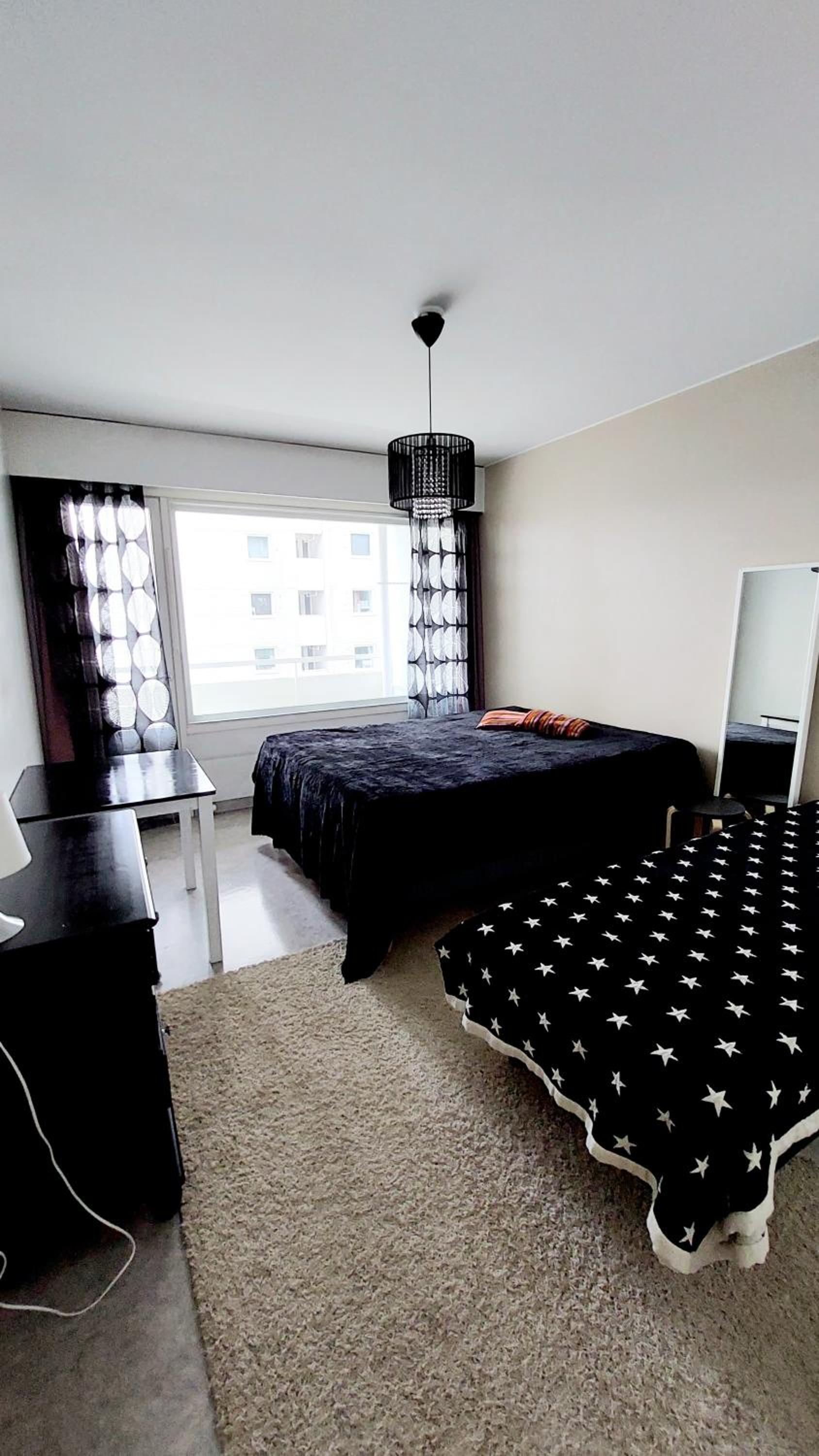 One-Bedroom Apartment - Photo 2