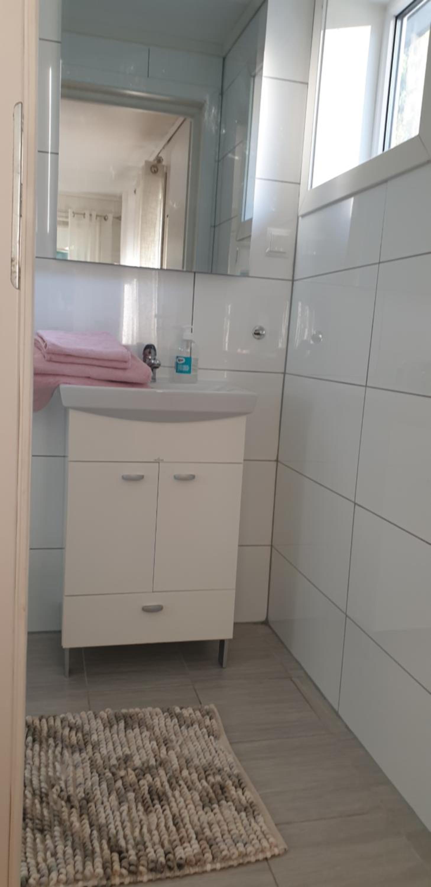 One-Bedroom Apartment - Photo 8