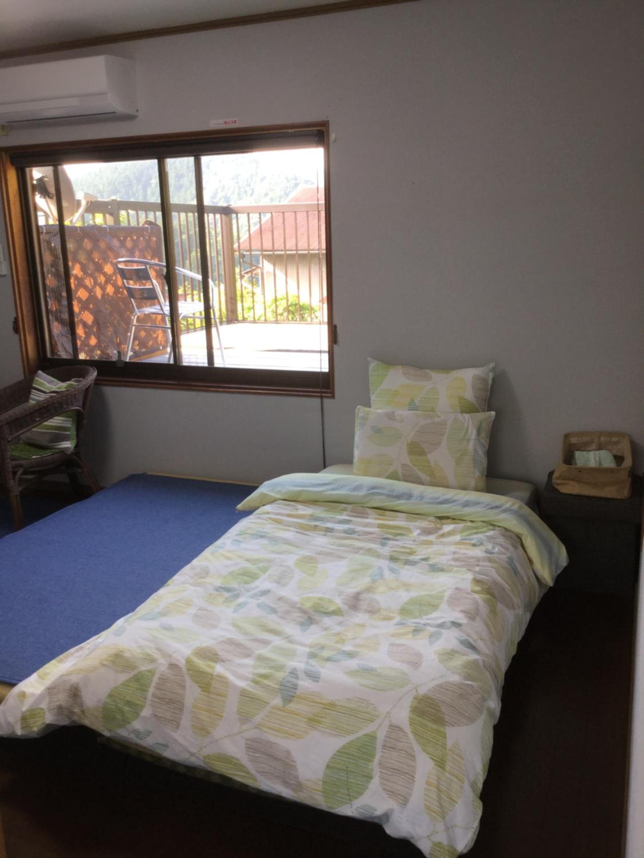 Economy Twin Room photo 2