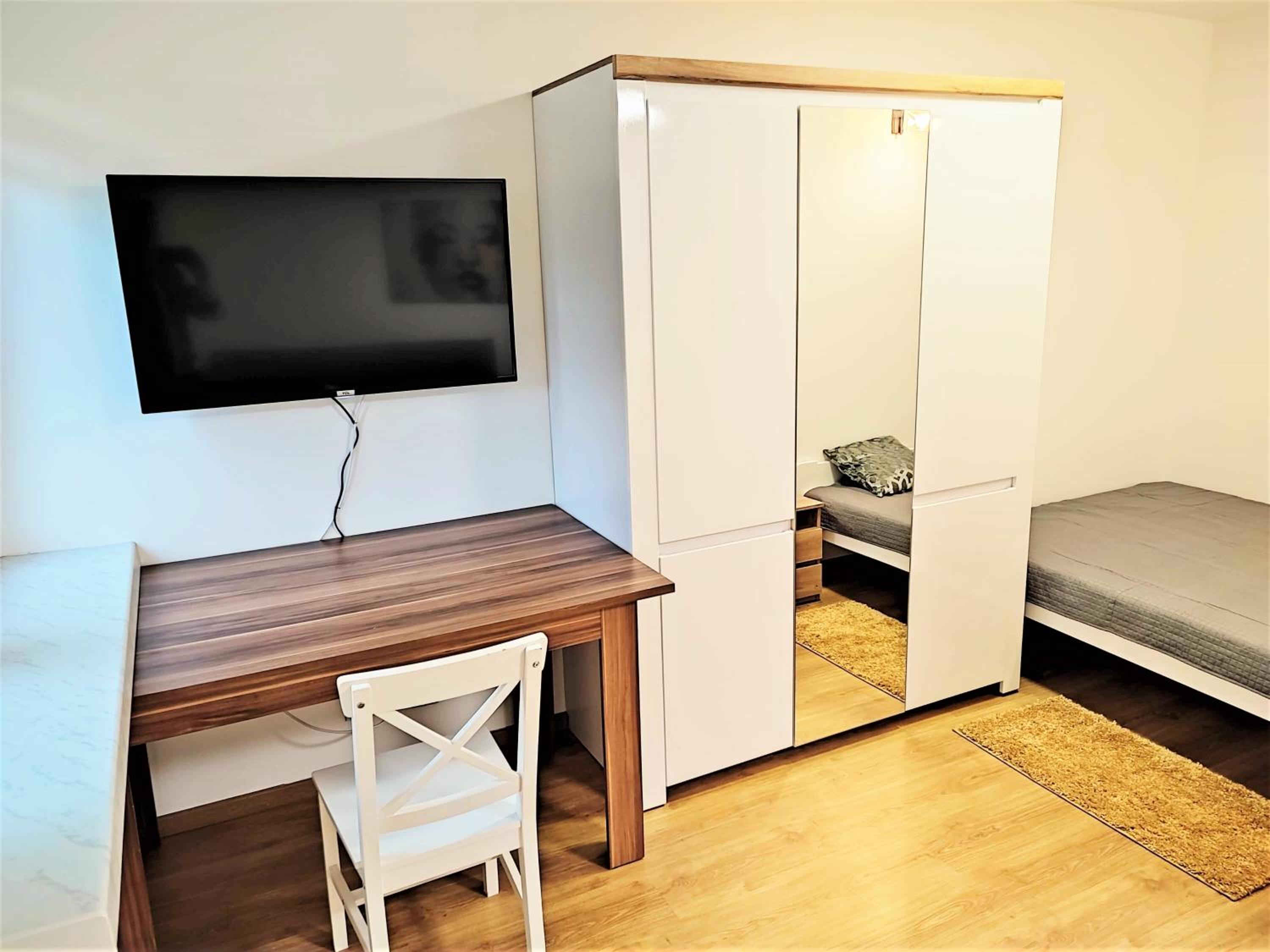 One-Bedroom Apartment photo 1