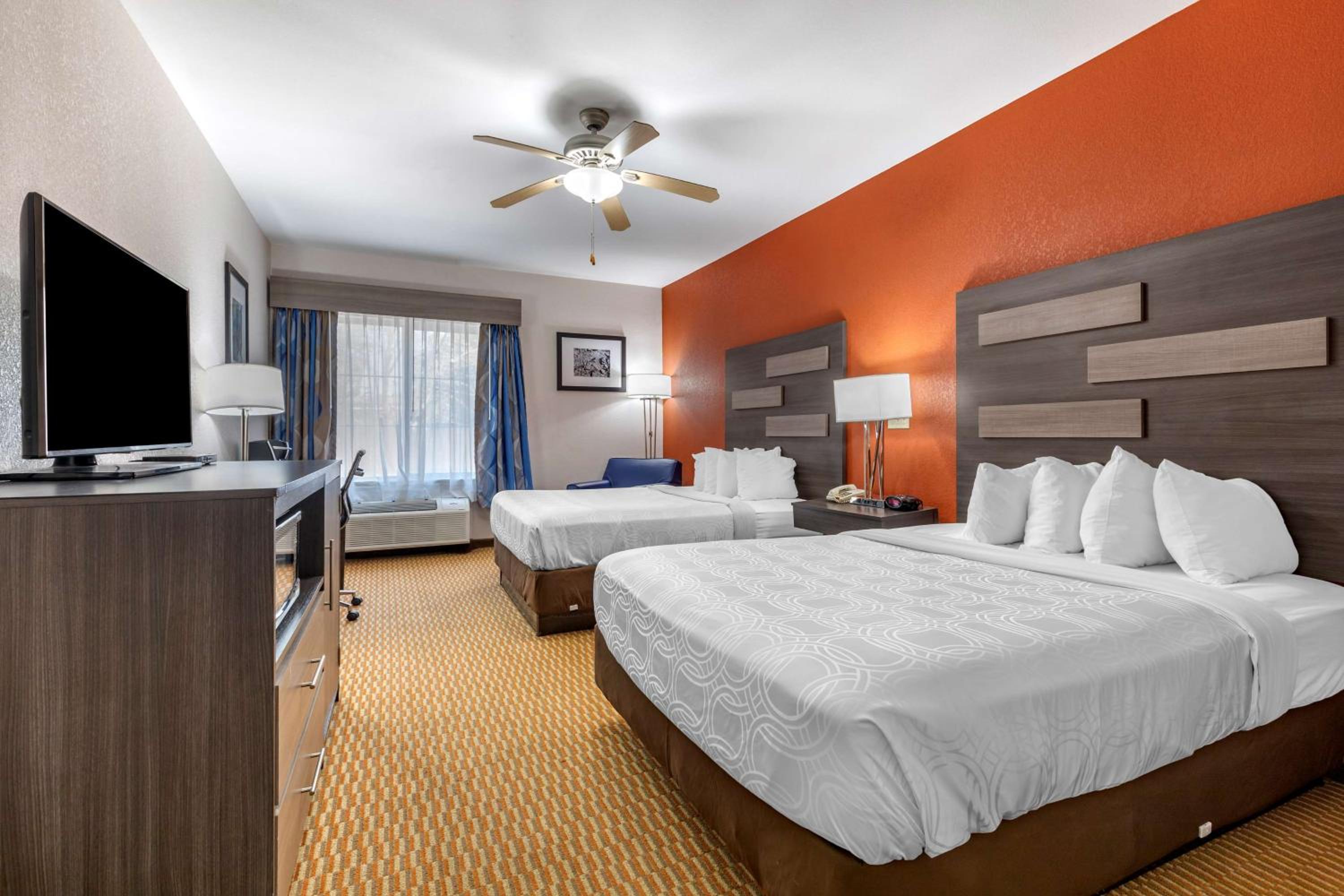 Queen Room with Two Queen Beds and Roll-In Shower - Mobility Access/Non-Smoking - Photo 1