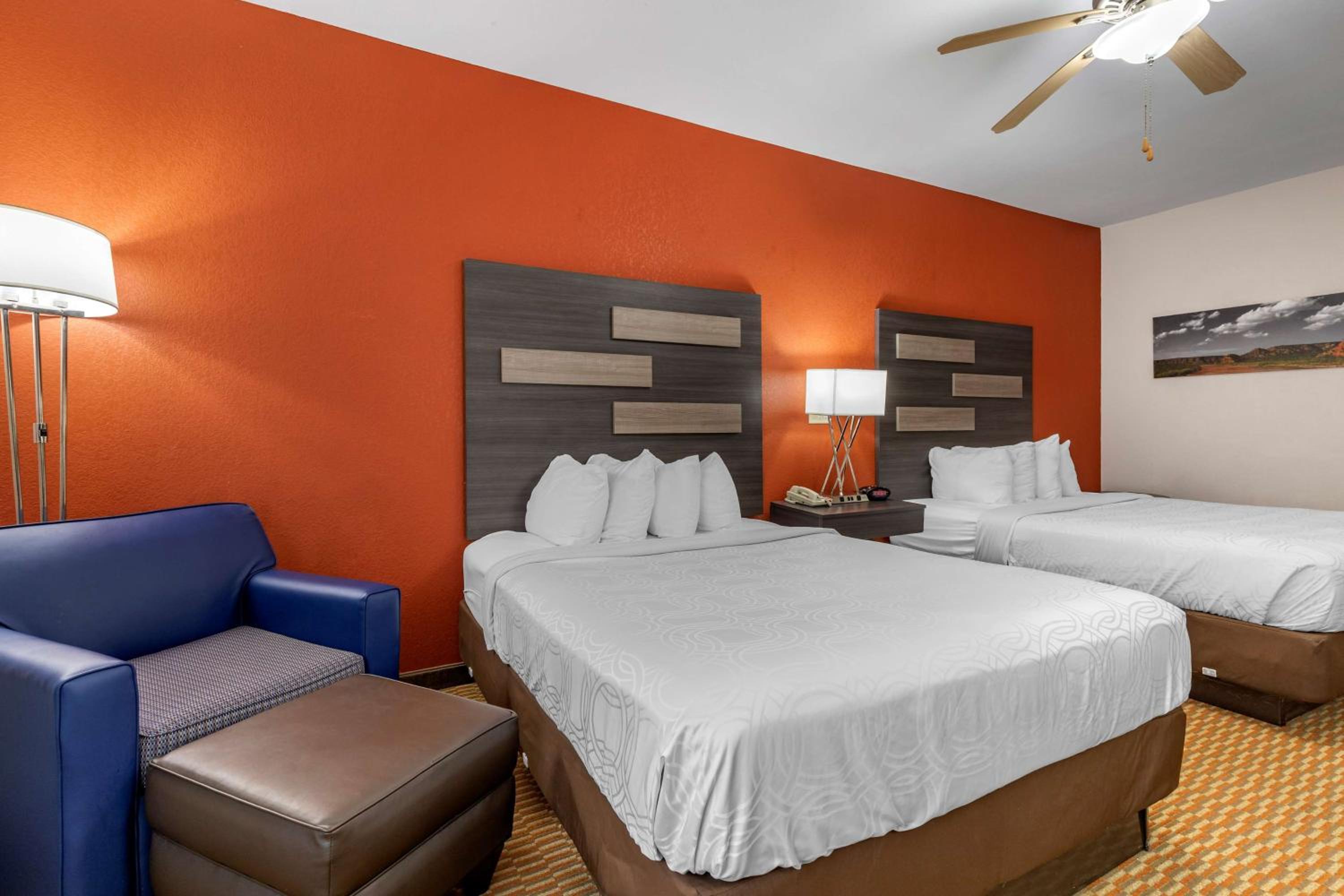 Queen Room with Two Queen Beds and Roll-In Shower - Mobility Access/Non-Smoking - Photo 2