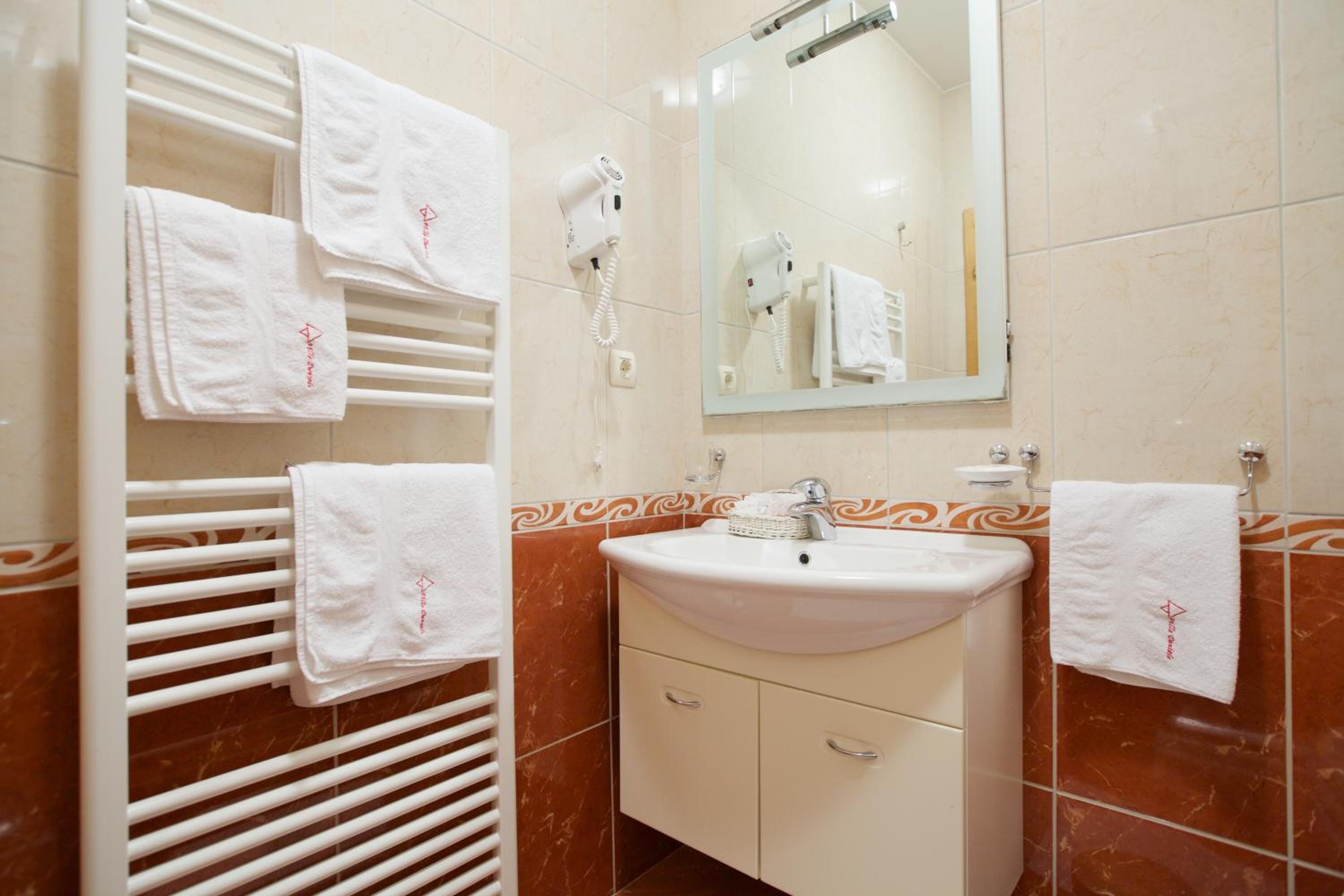Double Room with Balcony - Photo 5