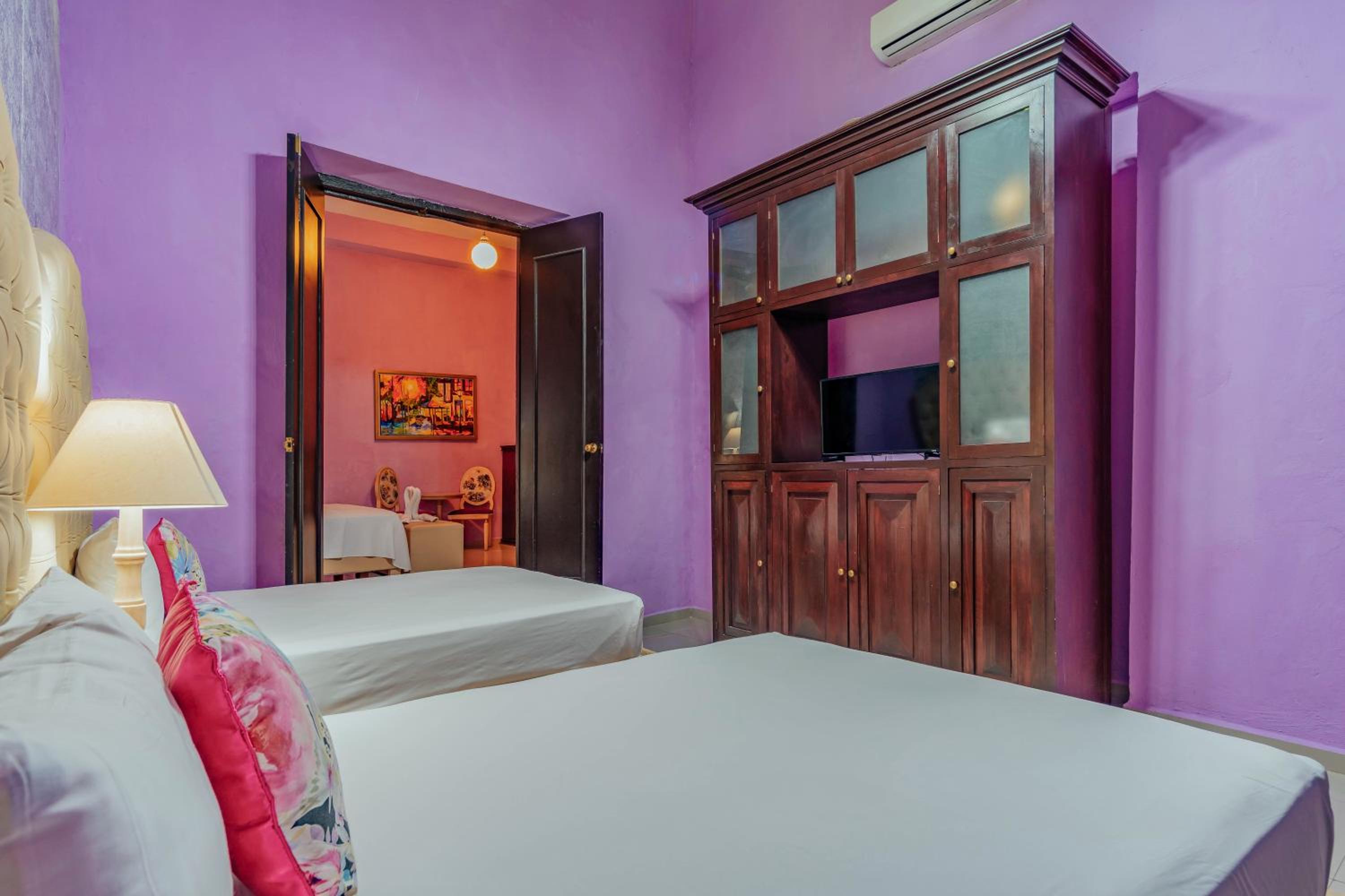 Deluxe Double Room with Two Double Beds photo 2