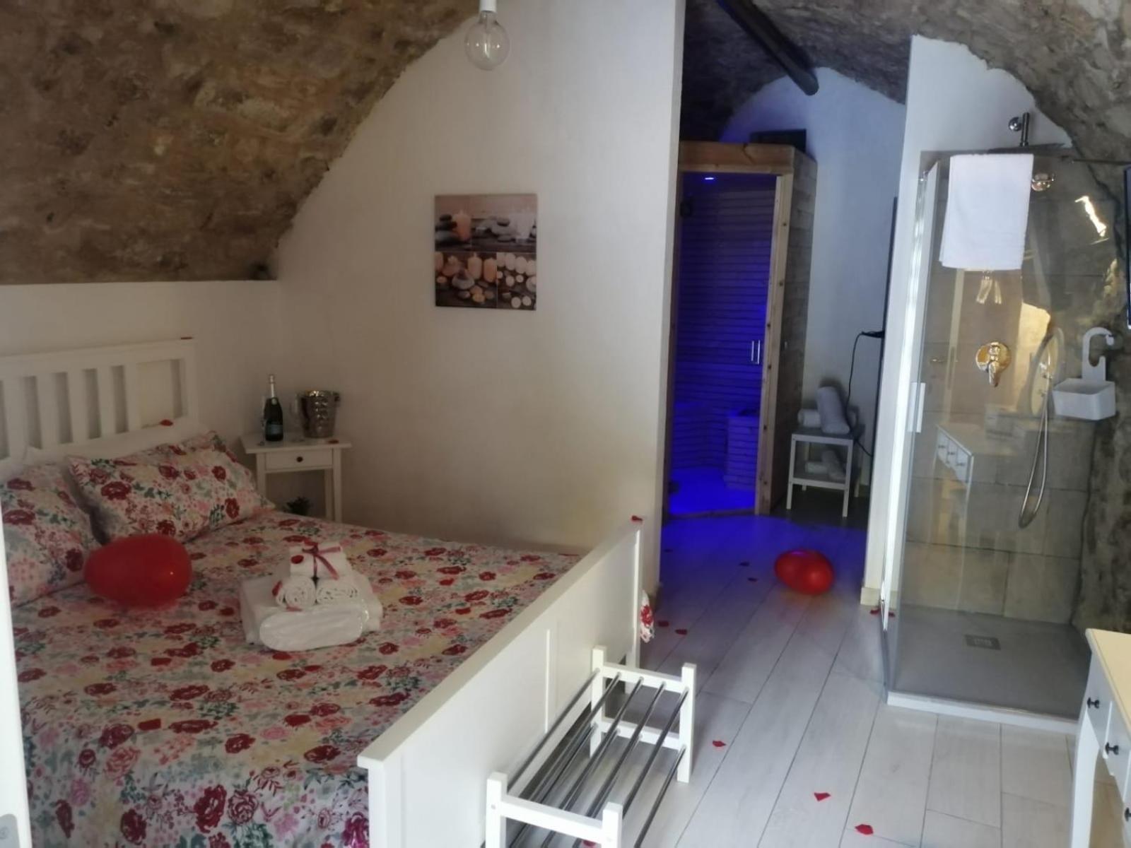 Suite with Private Pool and Sauna - Photo 13