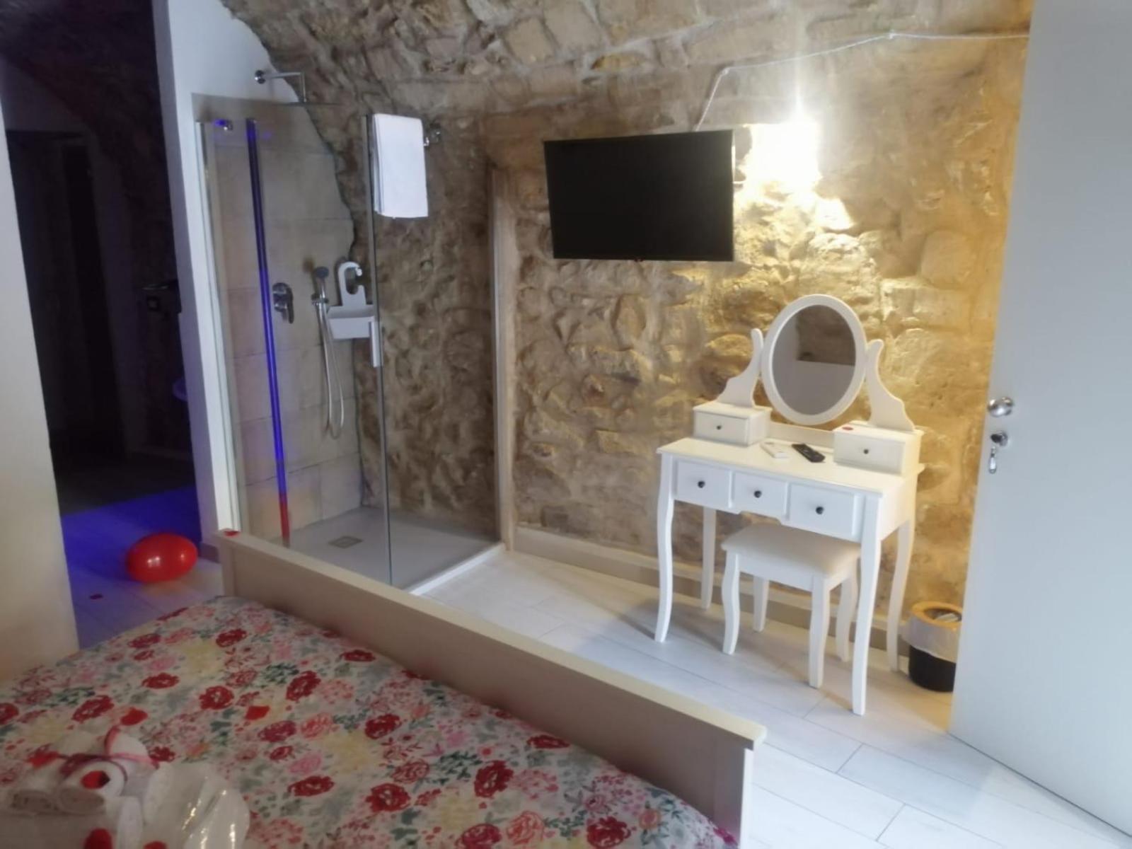 Suite with Private Pool and Sauna - Photo 3