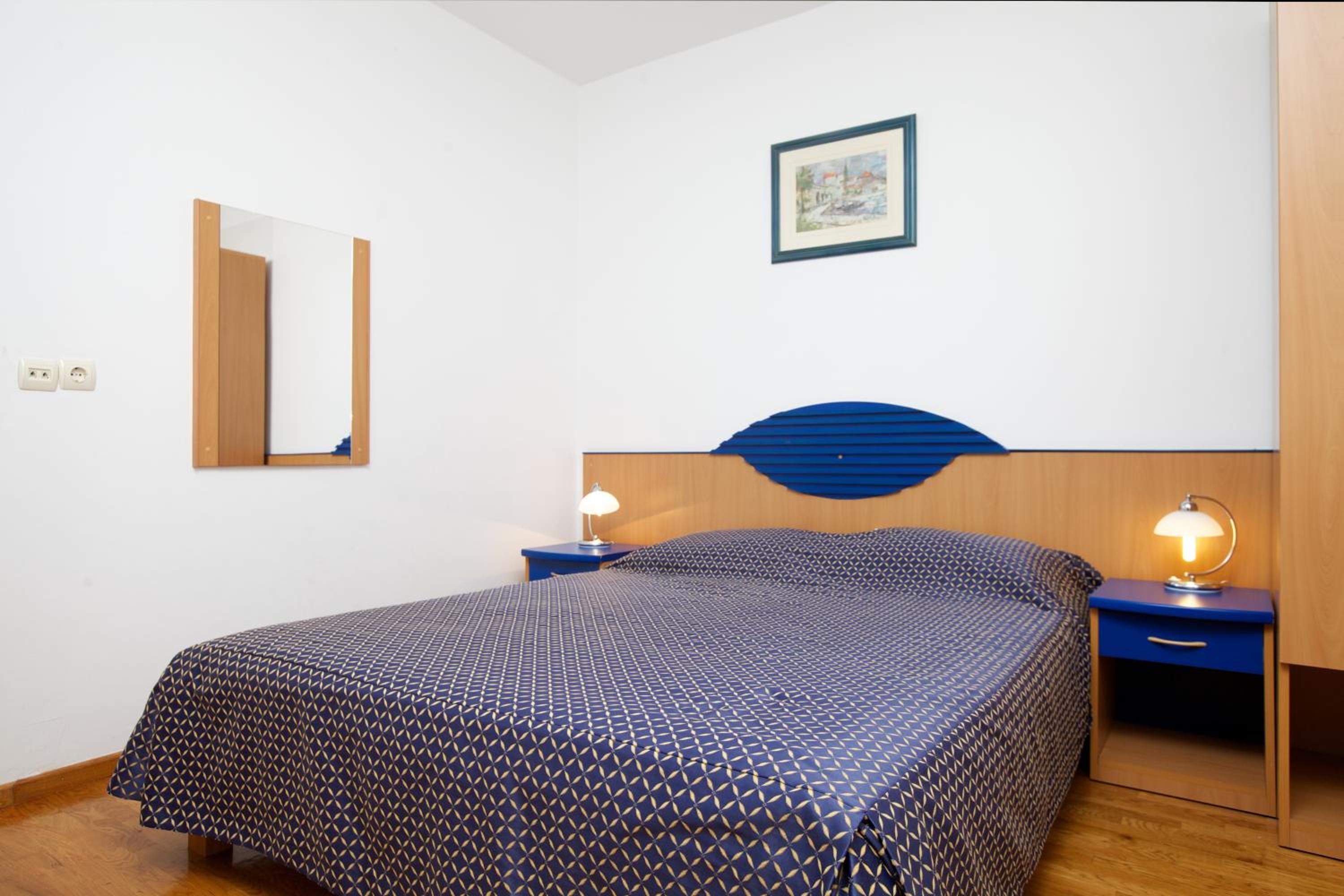 Double Room with Balcony - Photo 6