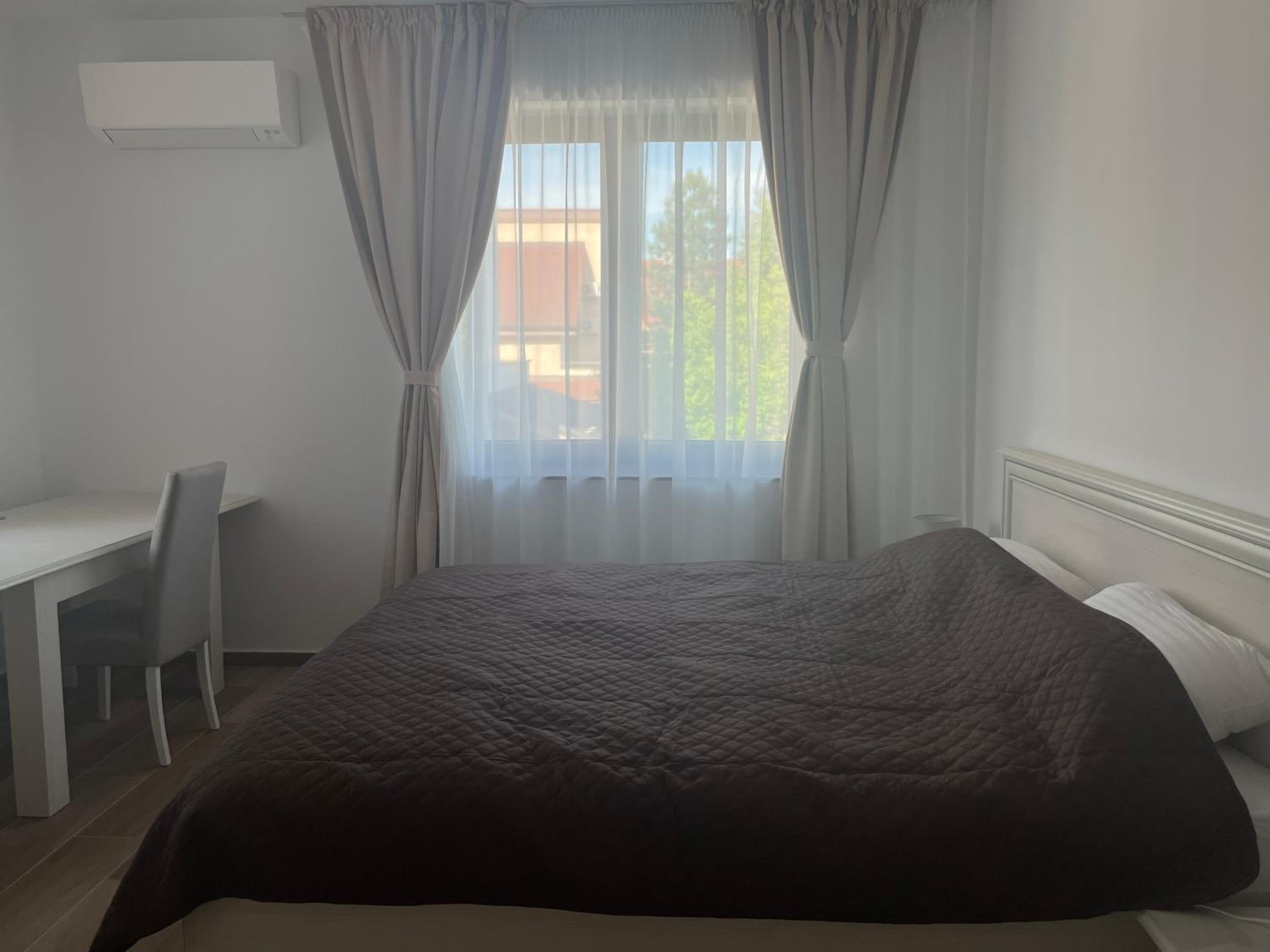 Apartment with Terrace - Photo 3