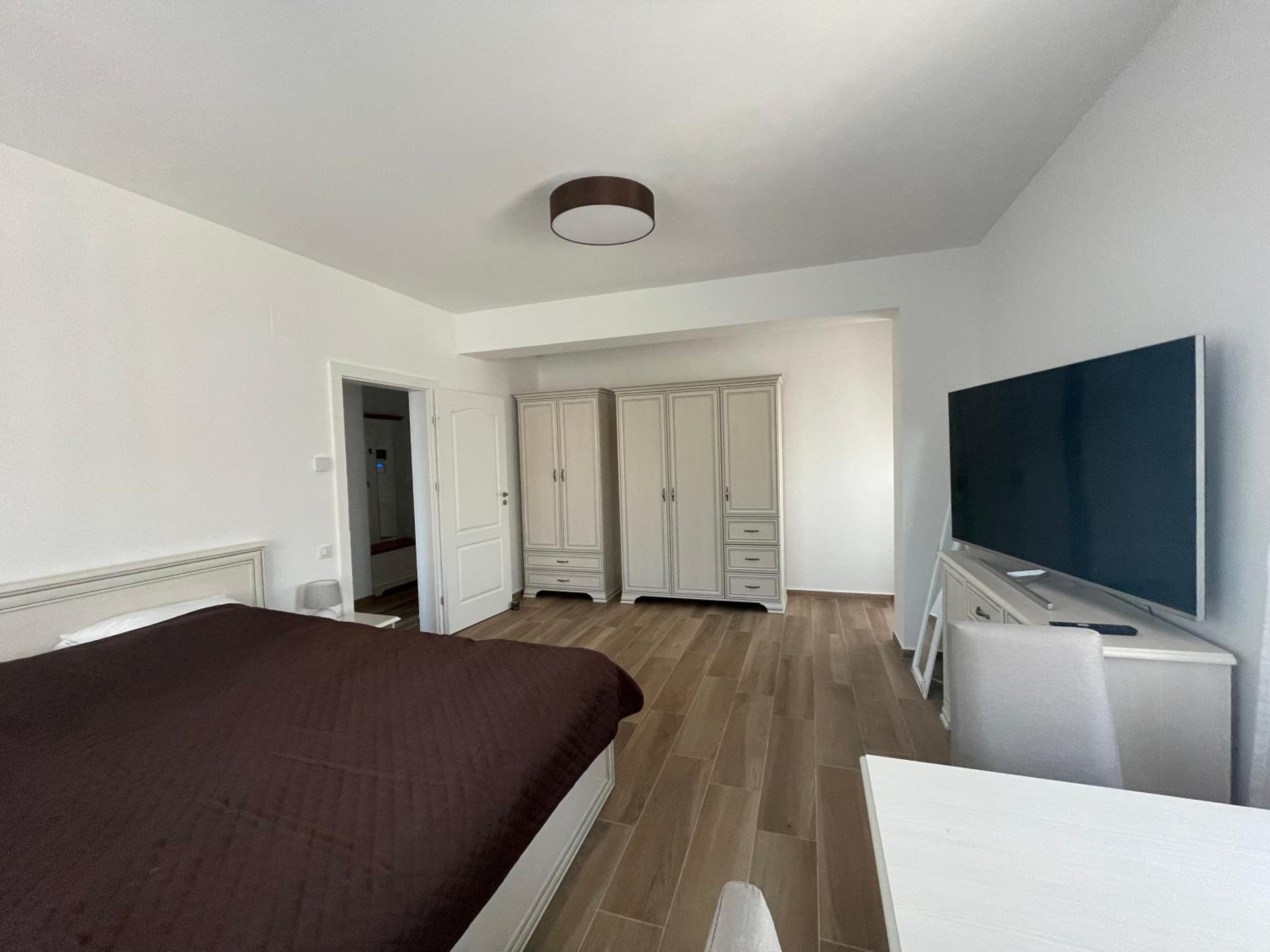 Apartment with Terrace - Photo 30