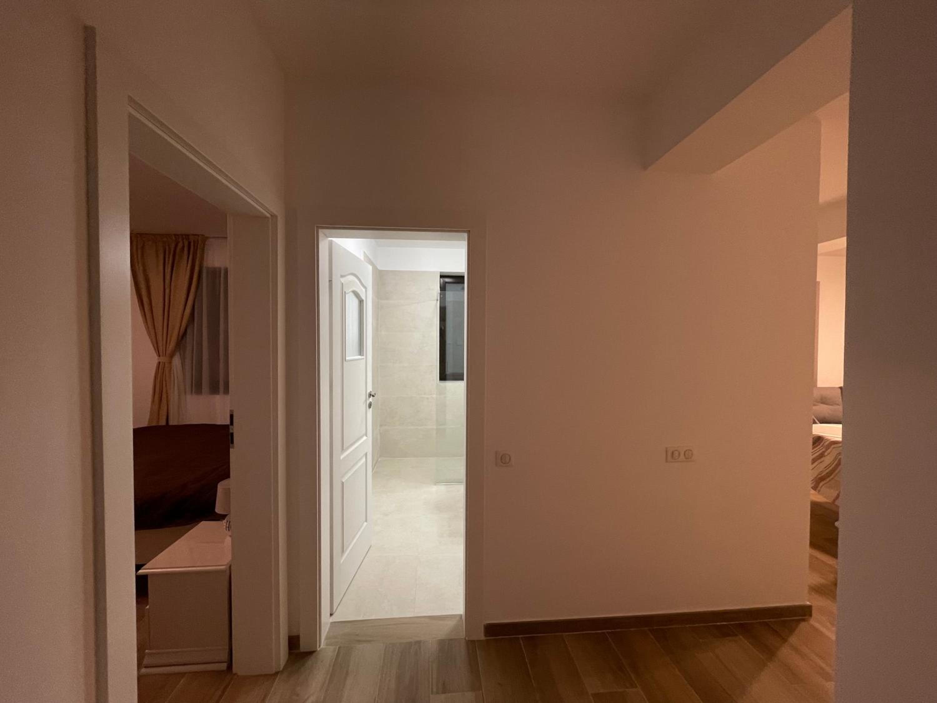 Apartment with Terrace - Photo 11