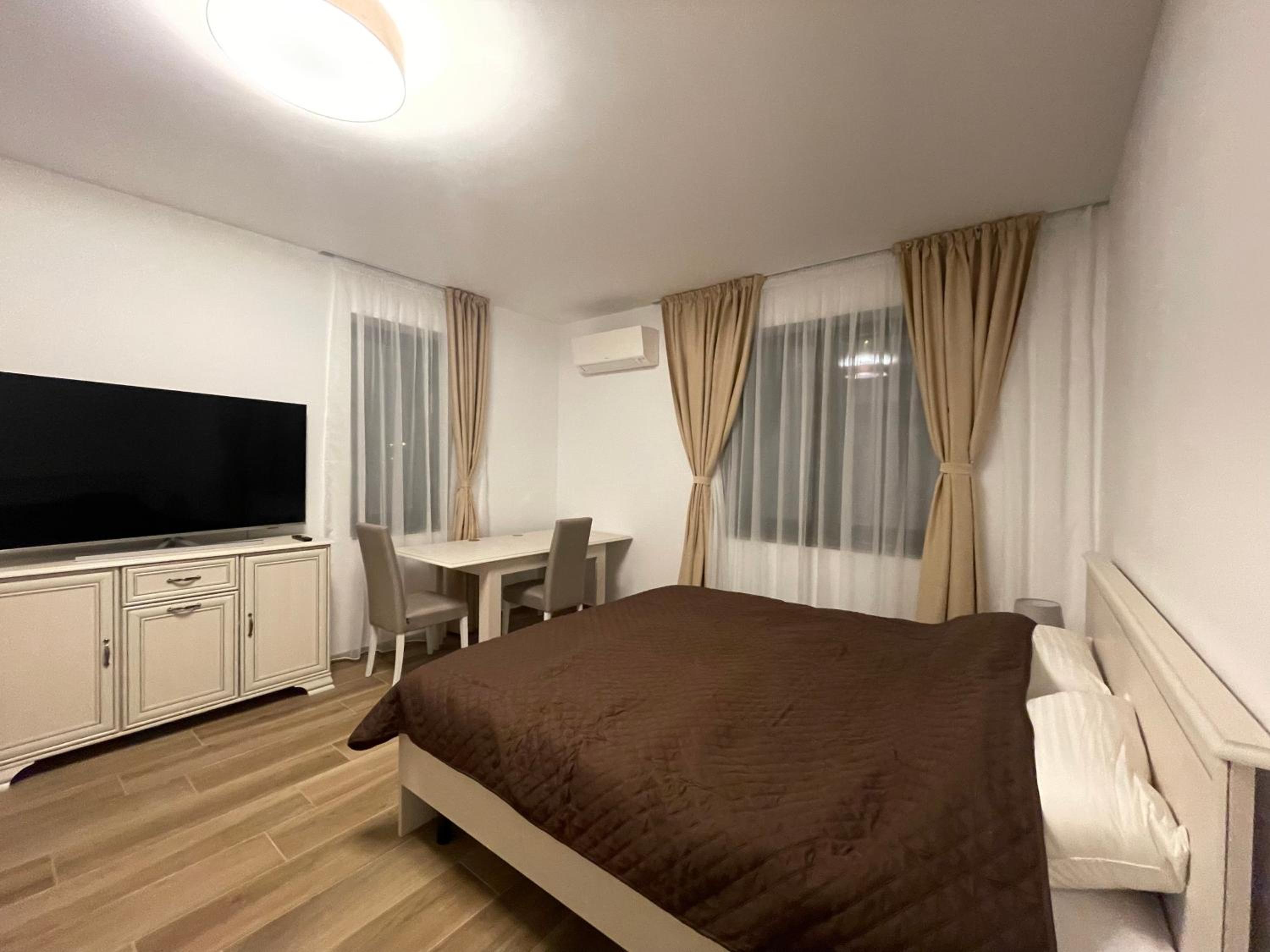 Apartment with Terrace - Photo 10