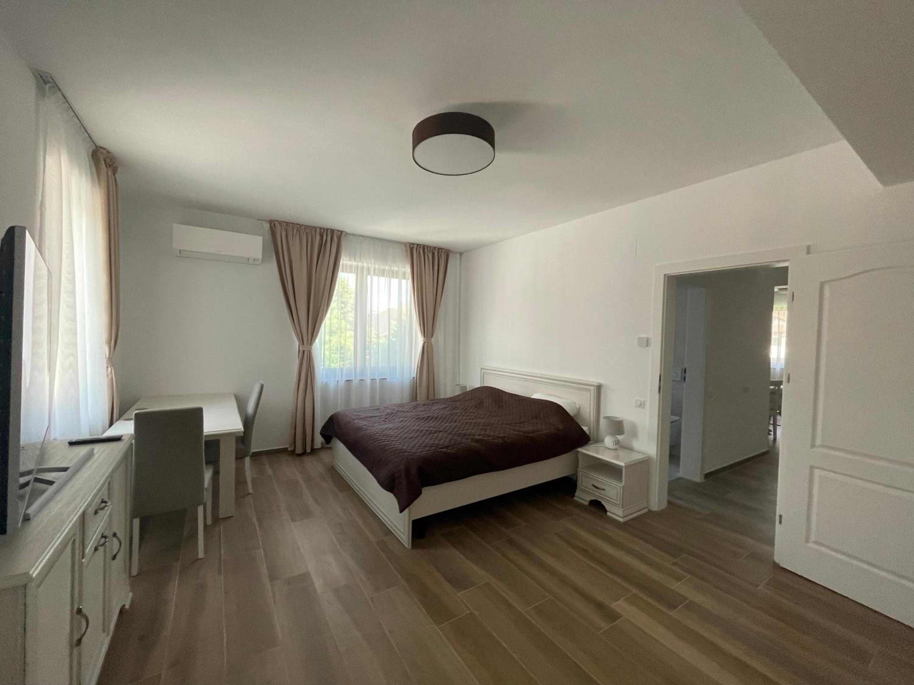 Apartment with Terrace - Photo 9