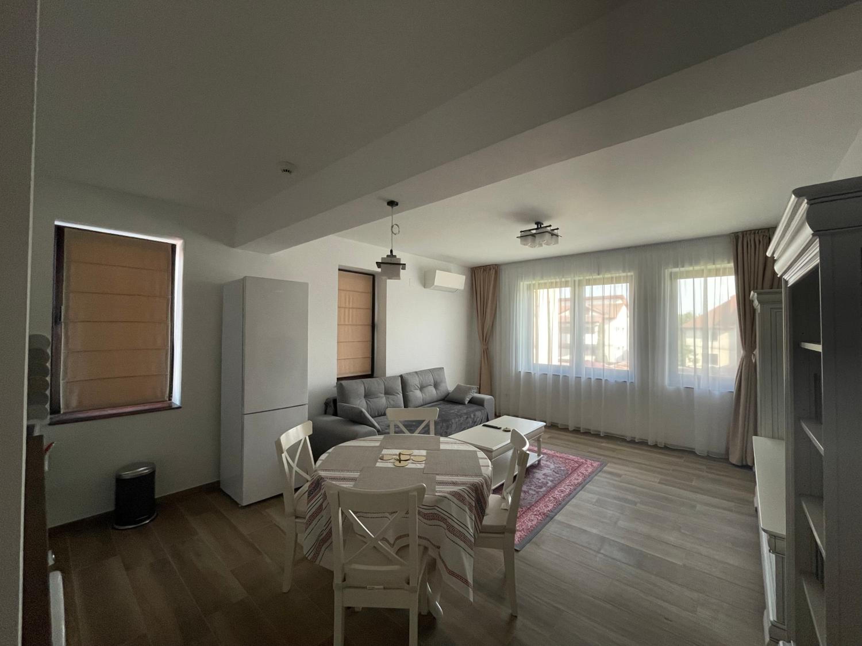 Apartment with Terrace - Photo 8