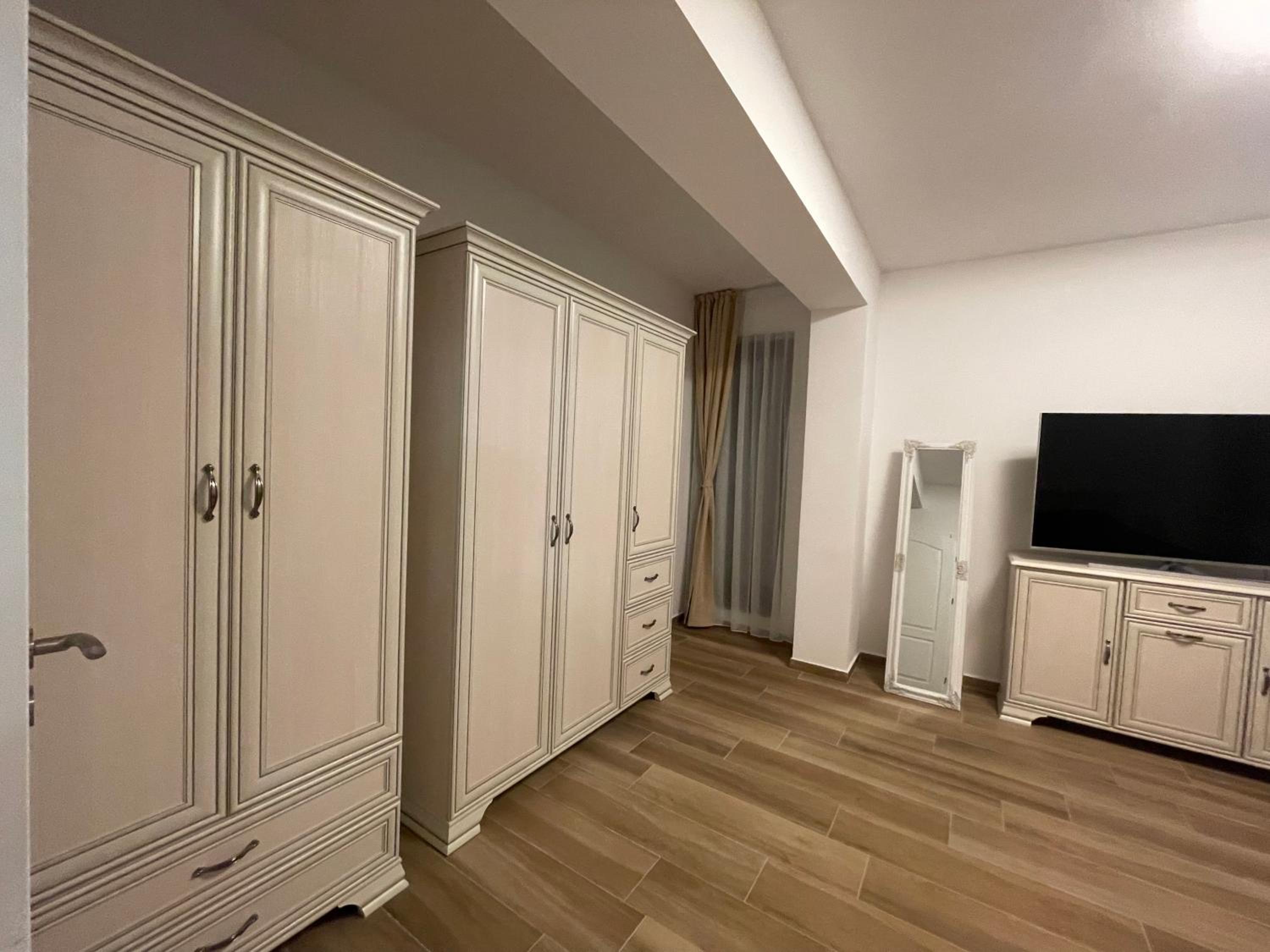 Apartment with Terrace - Photo 26