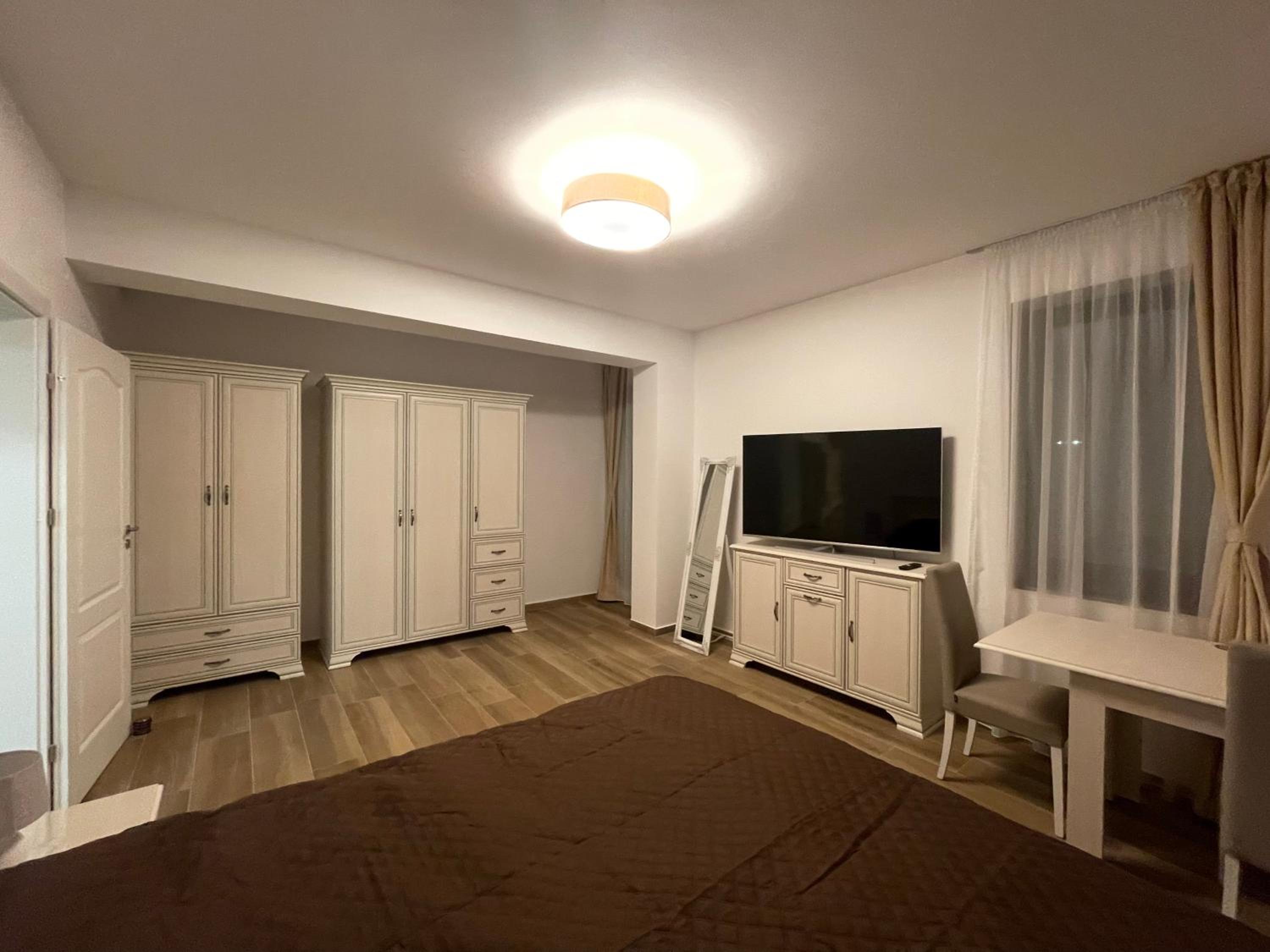 Apartment with Terrace - Photo 23