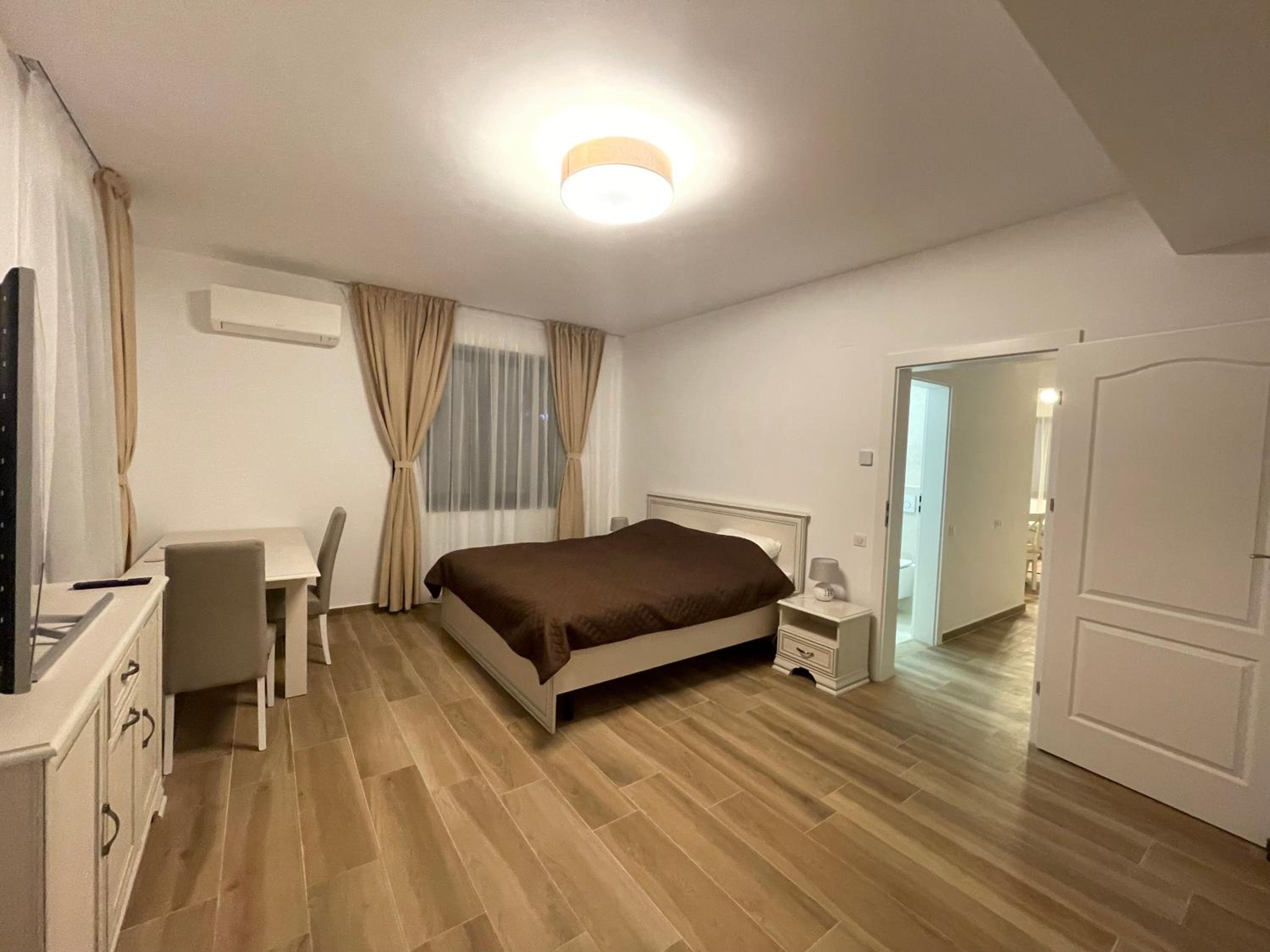 Apartment with Terrace - Photo 22