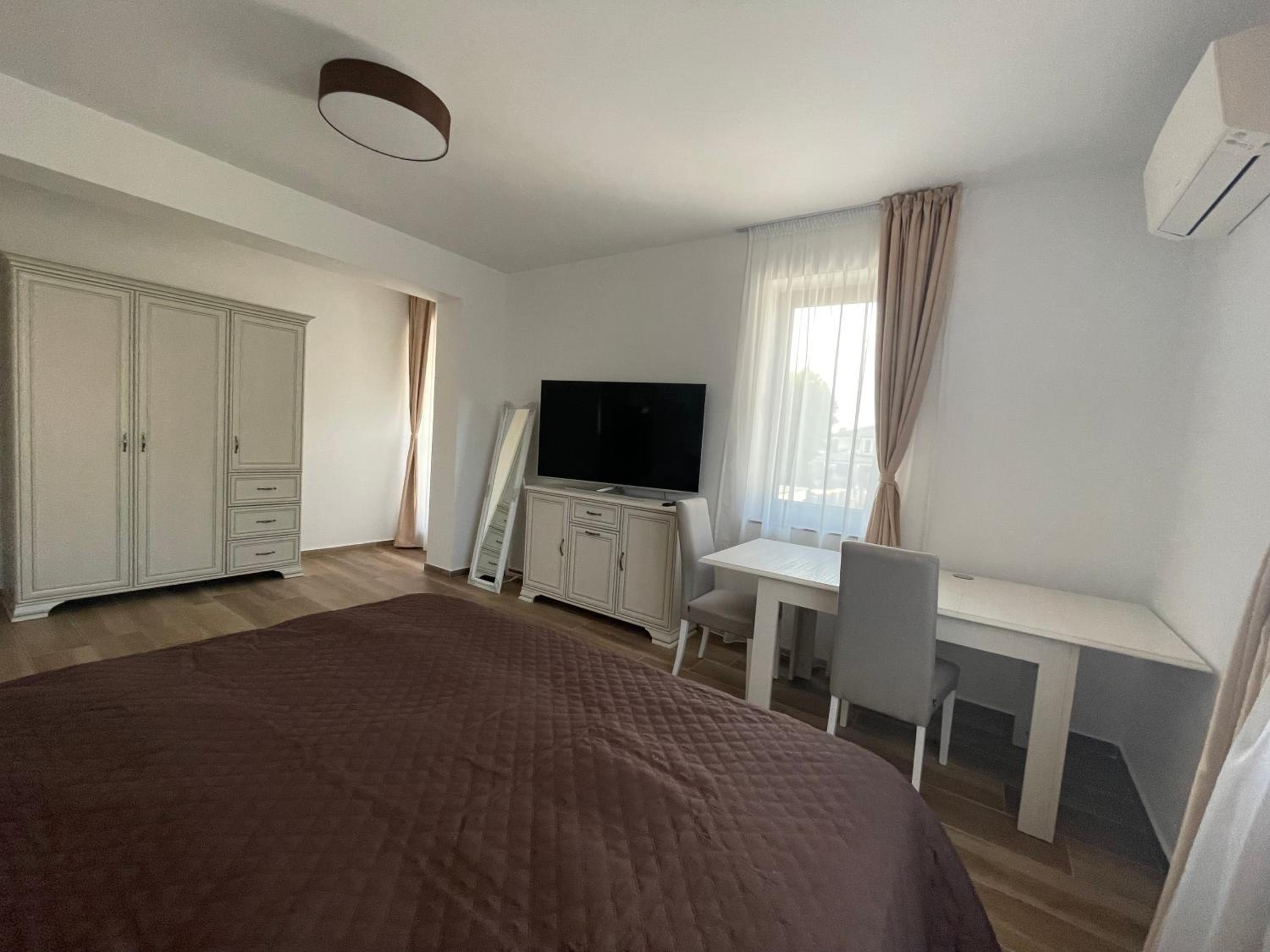 Apartment with Terrace - Photo 21