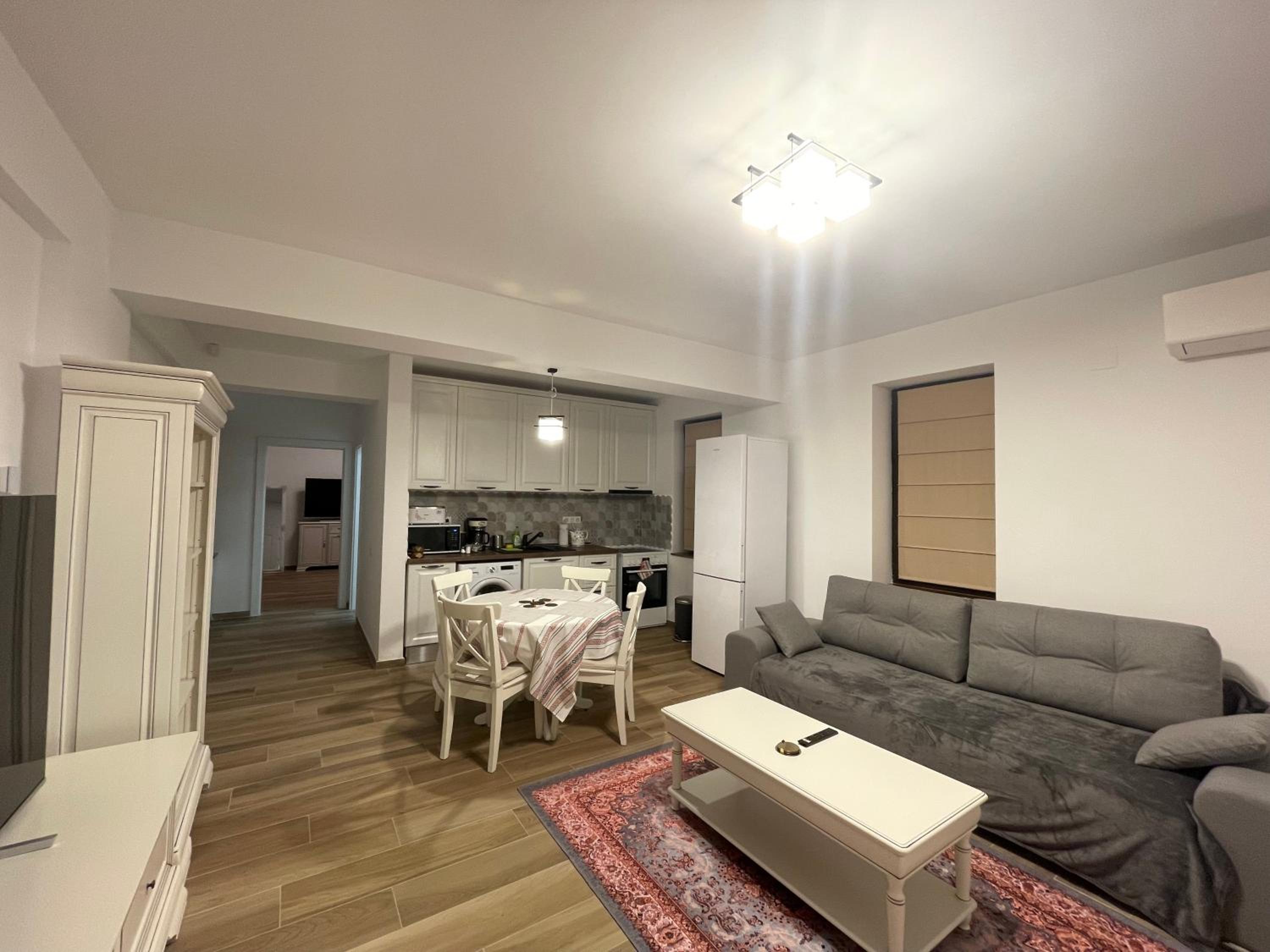 Apartment with Terrace - Photo 18