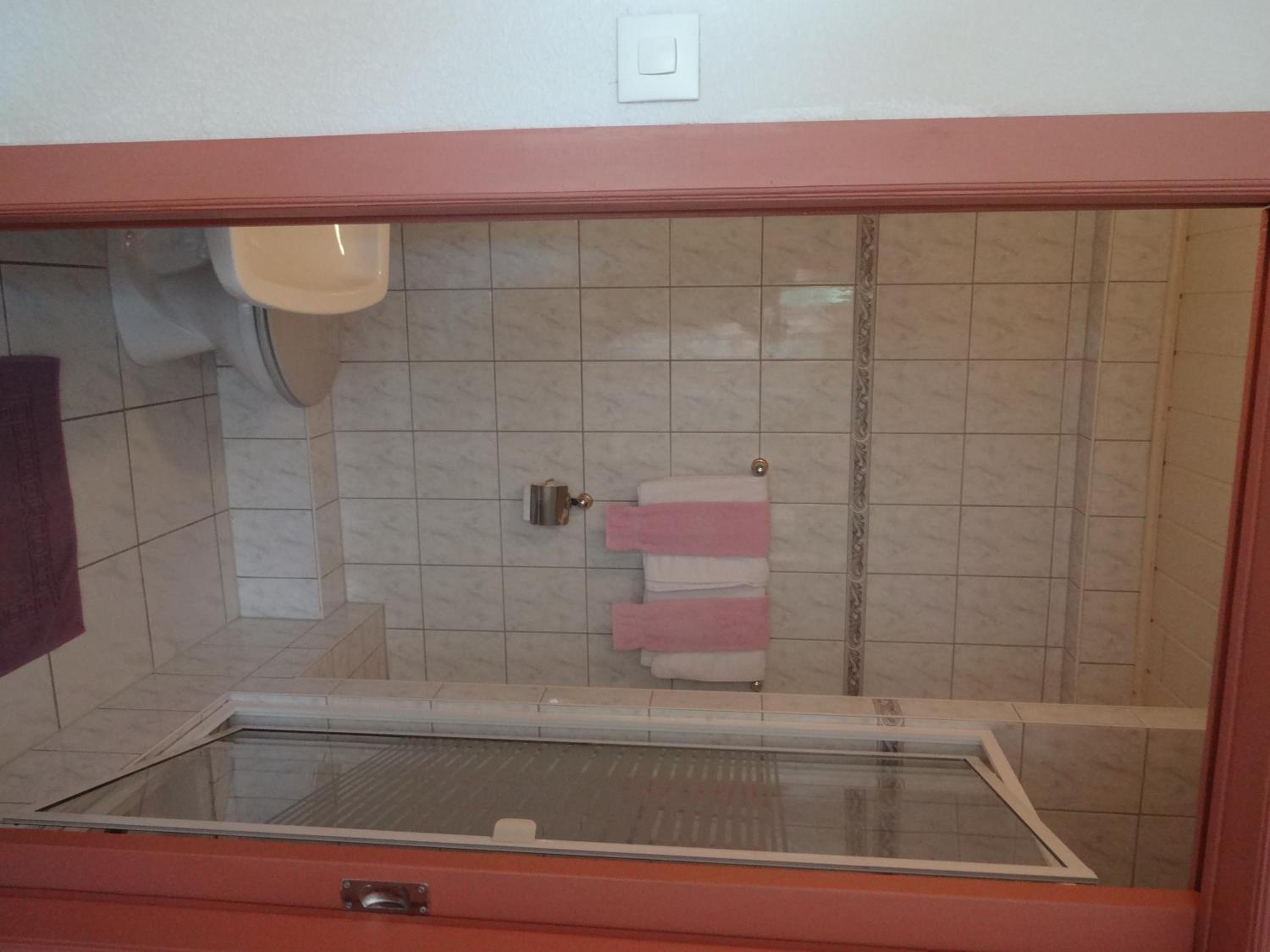 Standard Double Room with Shared Bathroom and Toilet photo 2
