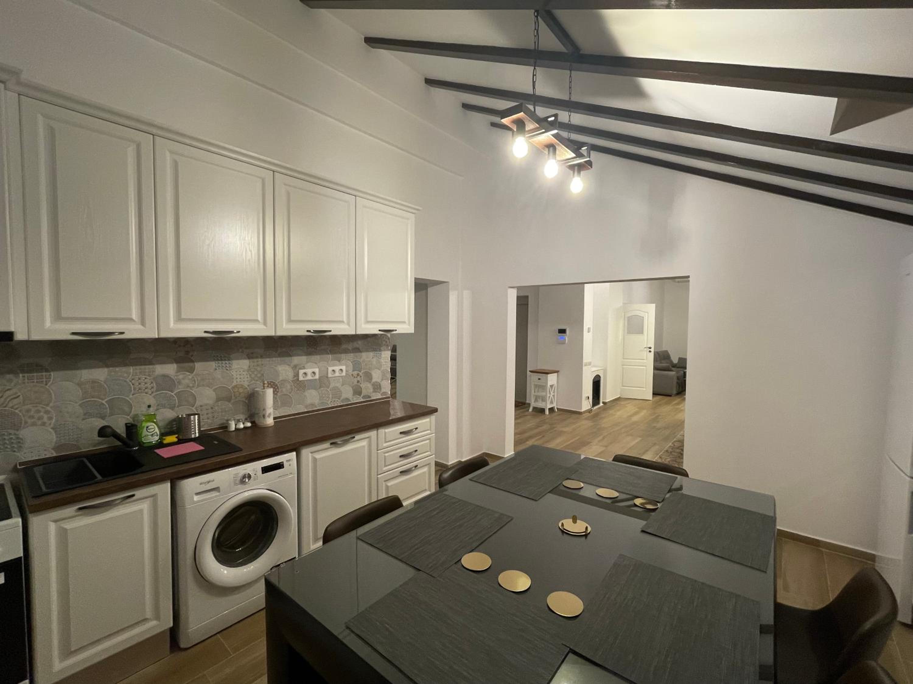 Penthouse Apartment - Photo 25