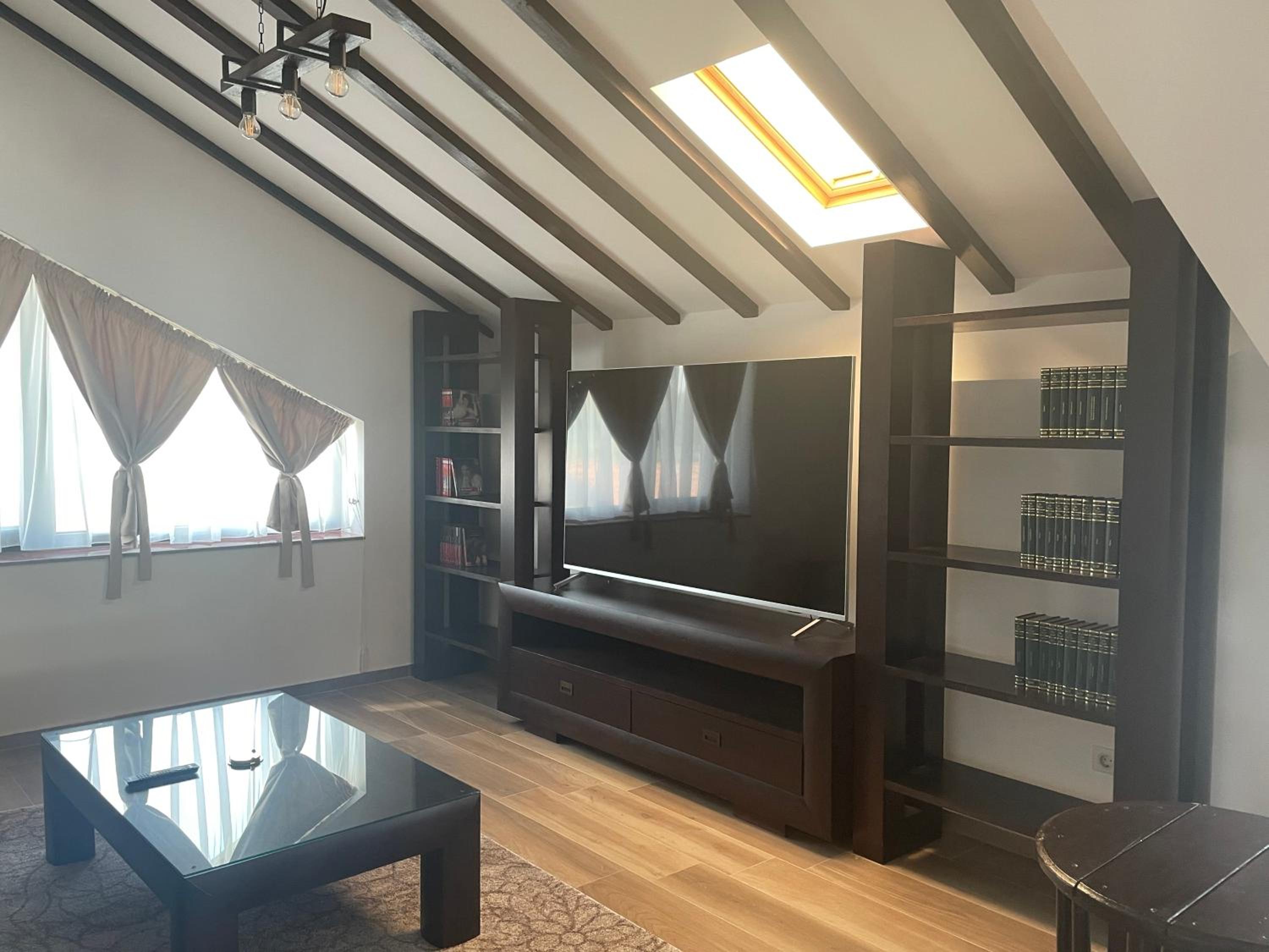 Penthouse Apartment - Photo 39