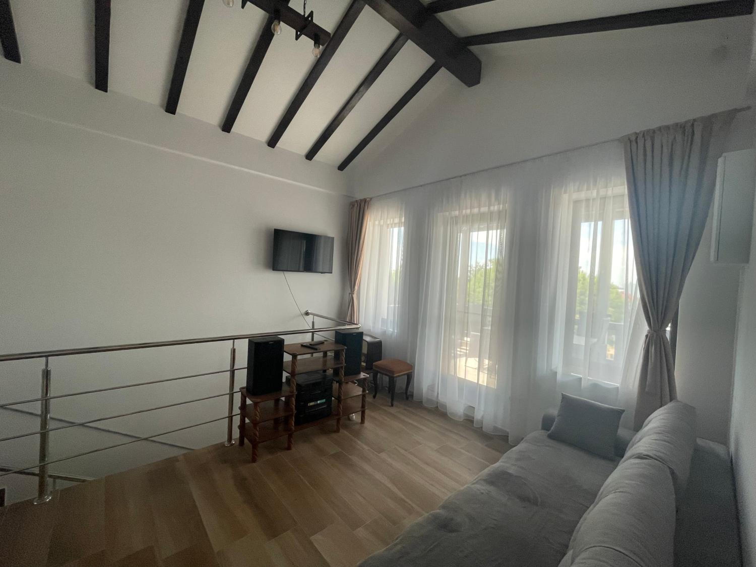 Penthouse Apartment - Photo 5