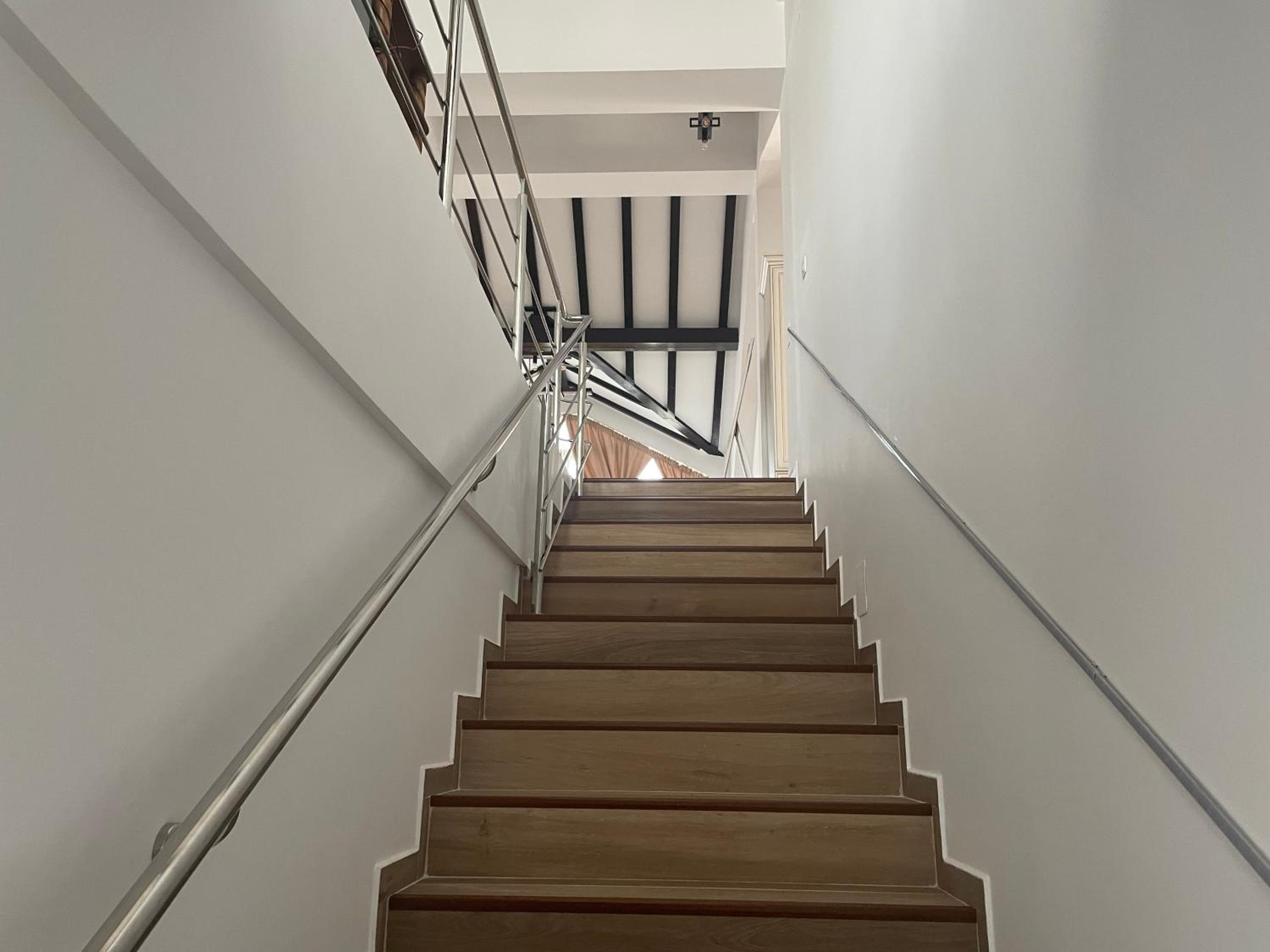 Penthouse Apartment - Photo 4