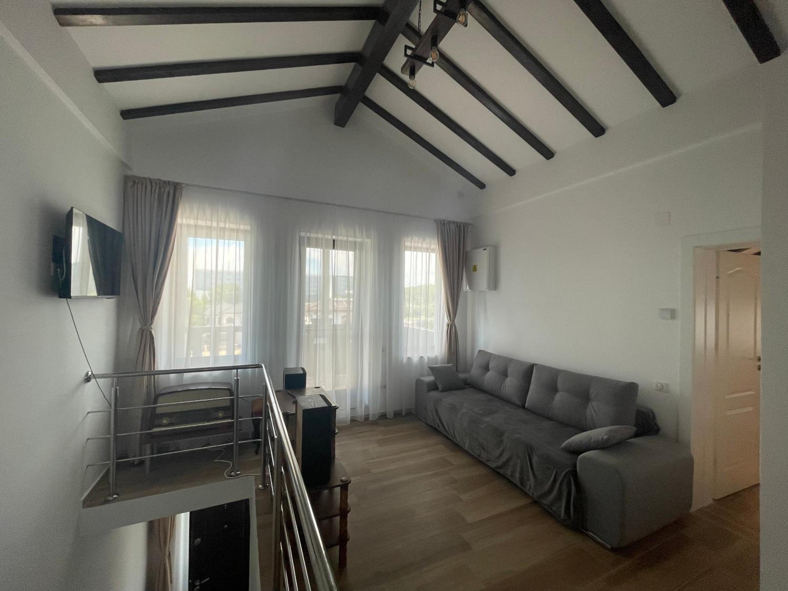 Penthouse Apartment - Photo 17