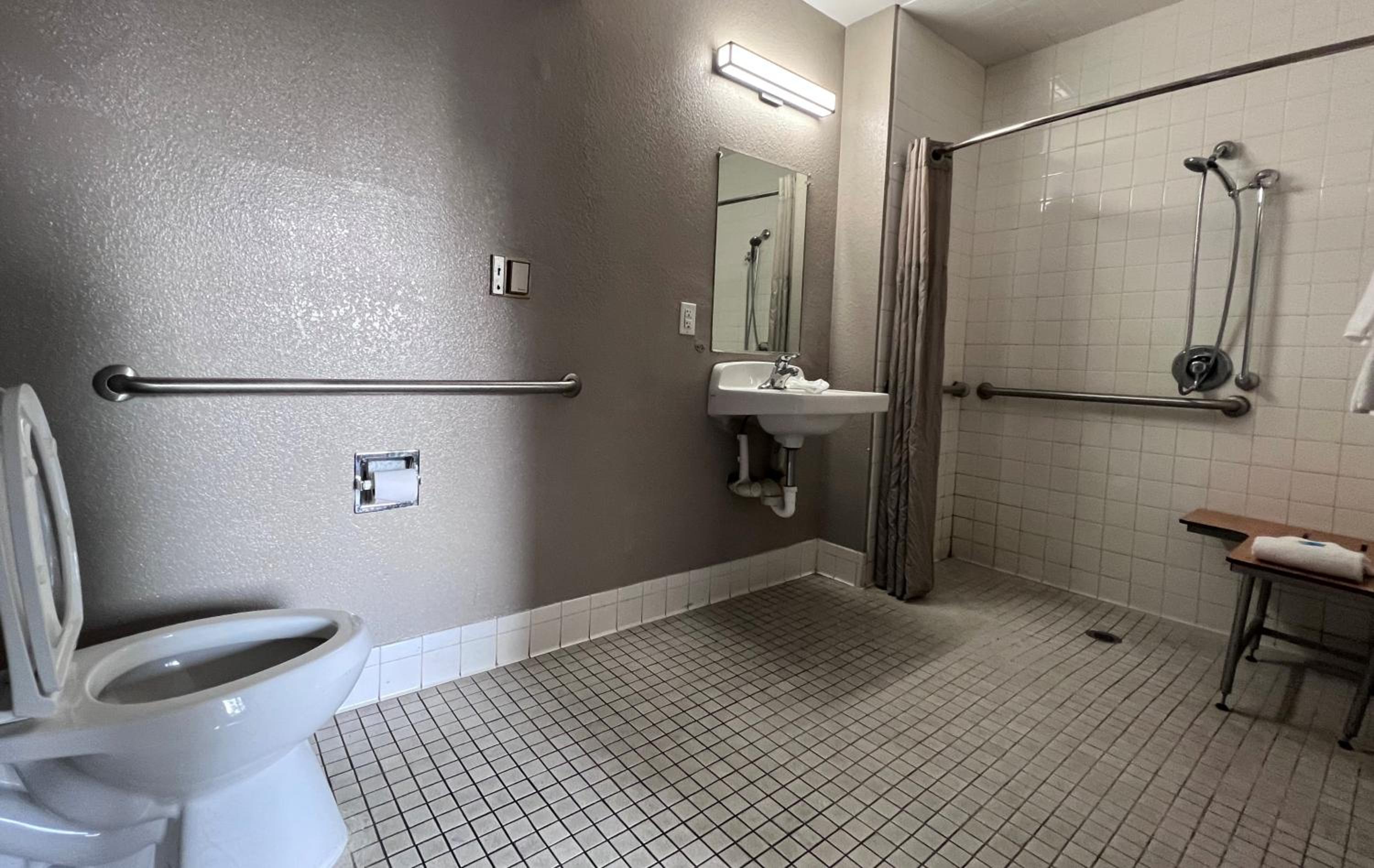 Double Room - Disability Access - Roll In Shower