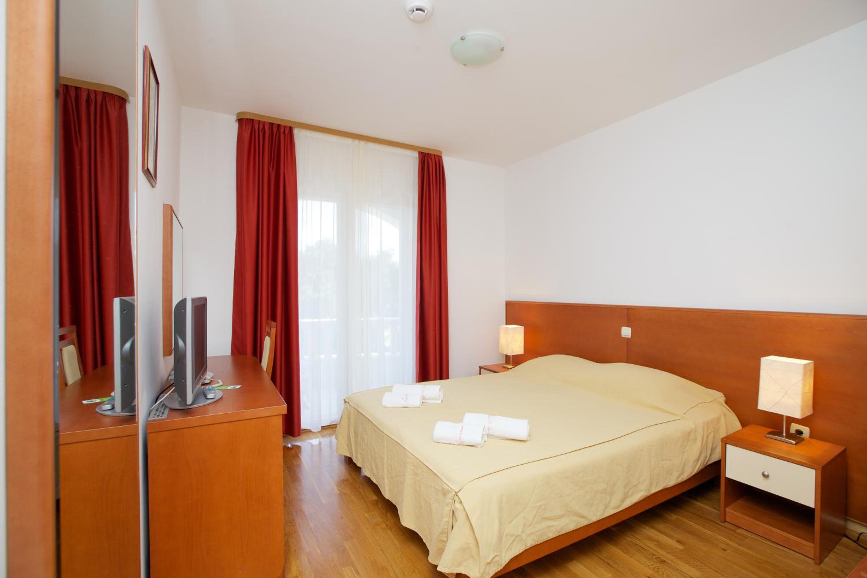 Double Room with Balcony - Photo 2