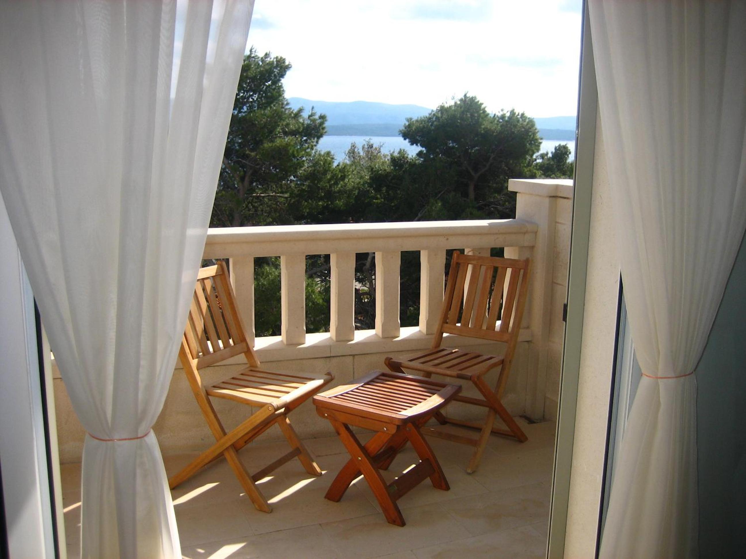 Double Room with Balcony - Photo 3